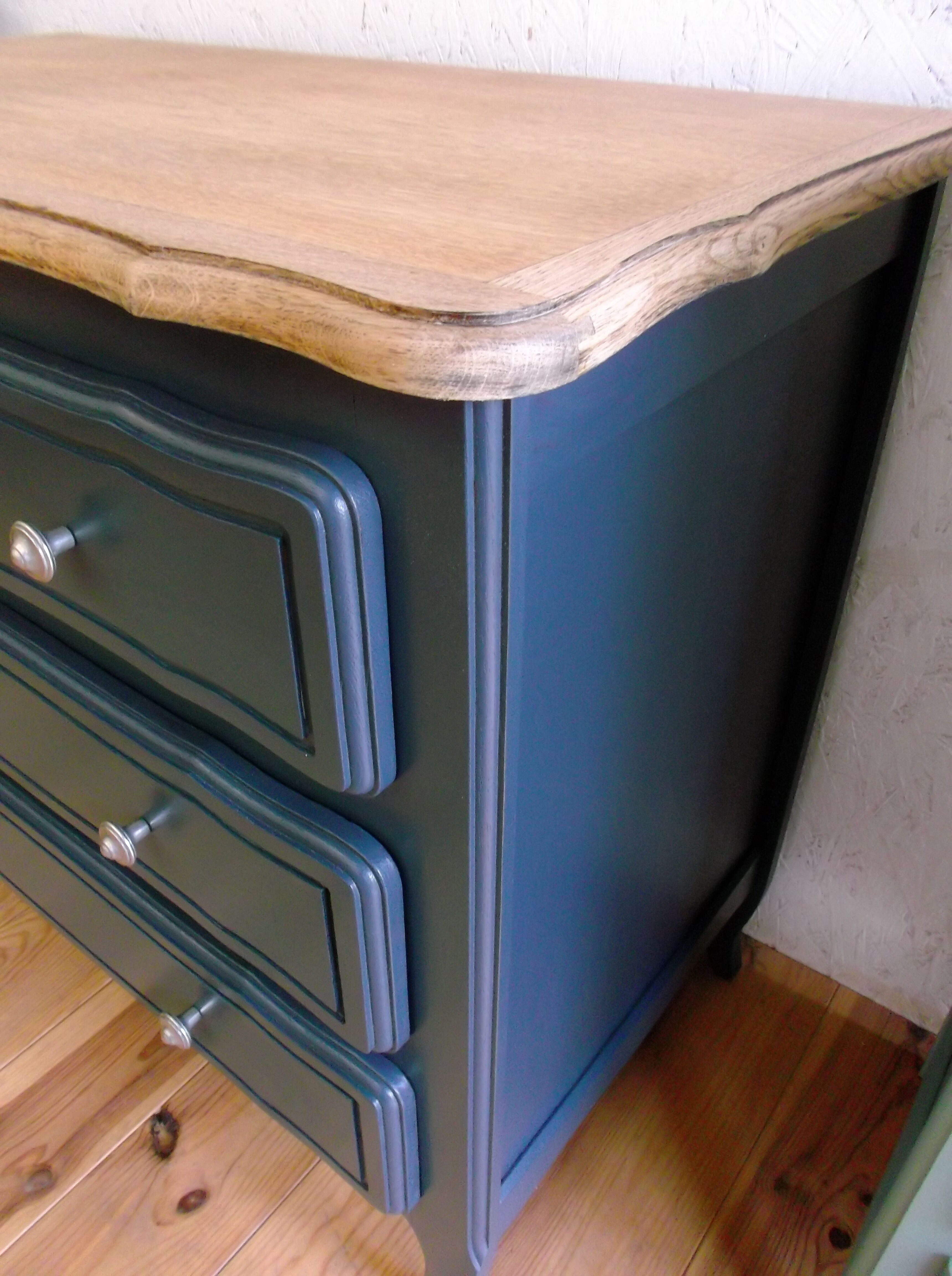 Chest of drawers