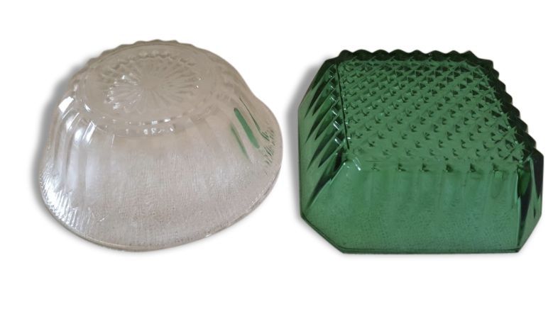 2 small glass dishes
