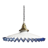 Serrated opaline suspension