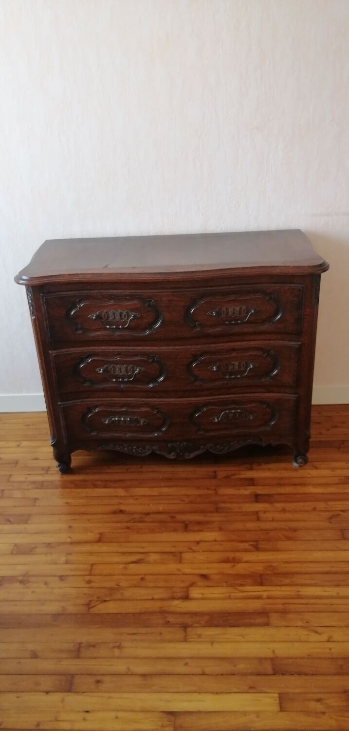 Oak chest of drawers
