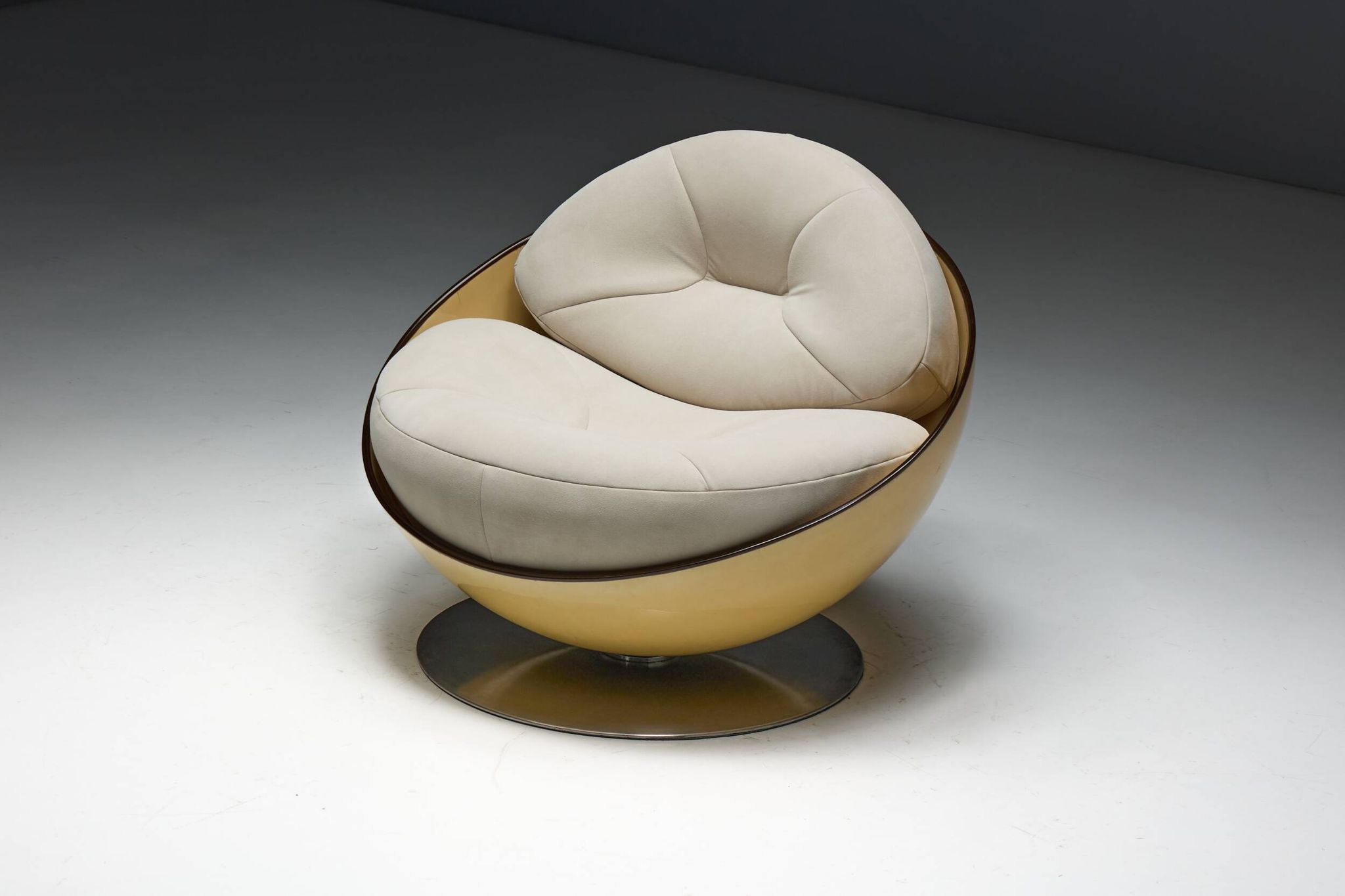 Esfera lounge chairs by Ricardo Fasanello, Brazil, late 1960s