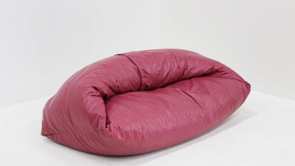 Canapé croissant vintage Raphael Raffel en cuir rose 1970
