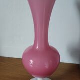 Vase en opaline rose