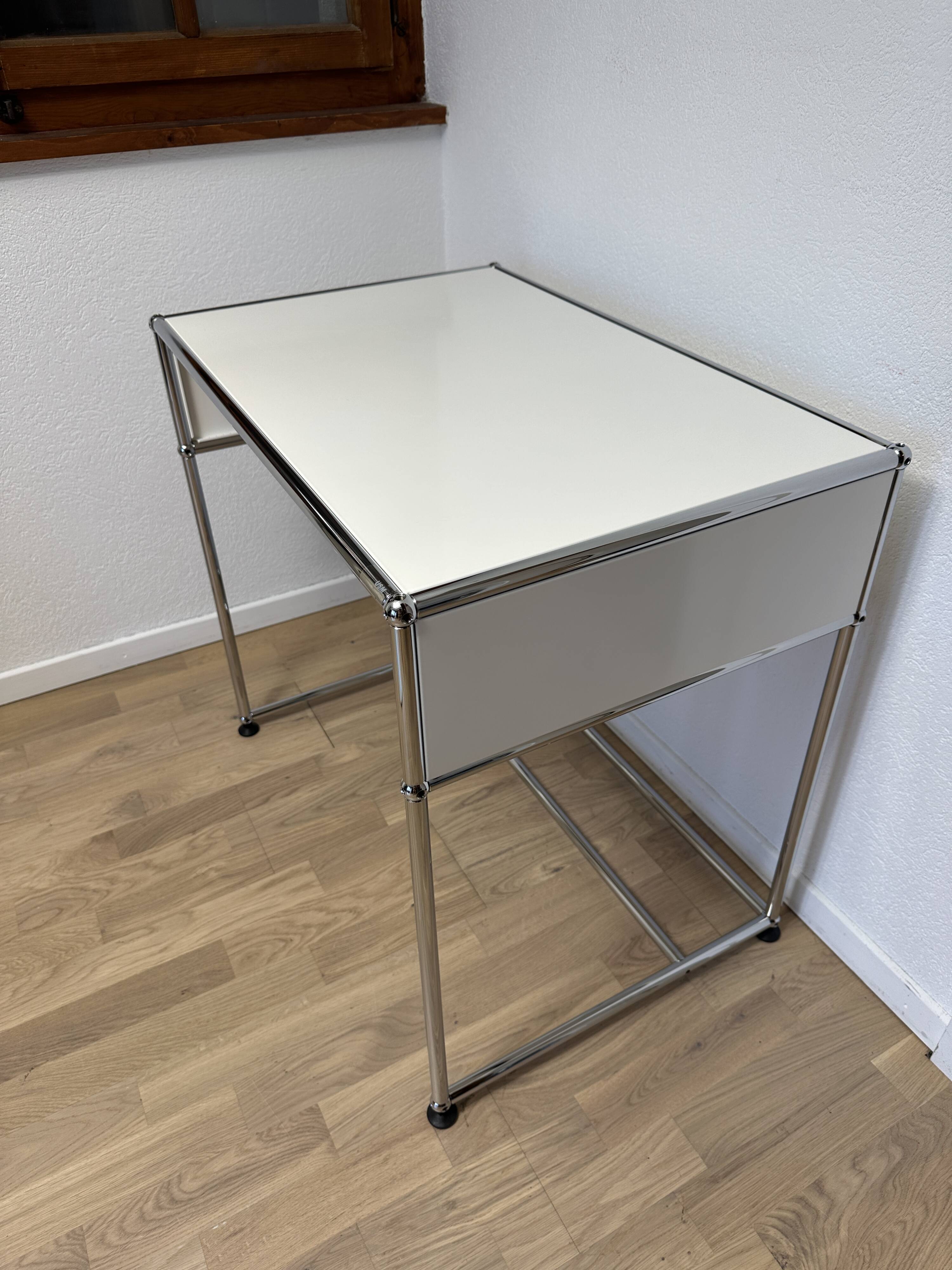 Bureau / Desserte USM Haller en Blanc Pur