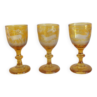 3 verres à liqueur ambres en cristal de Bohème