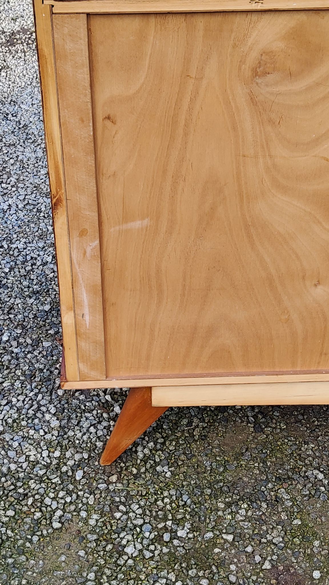 Enfilade of the 50s in oak and mahogany feet compass