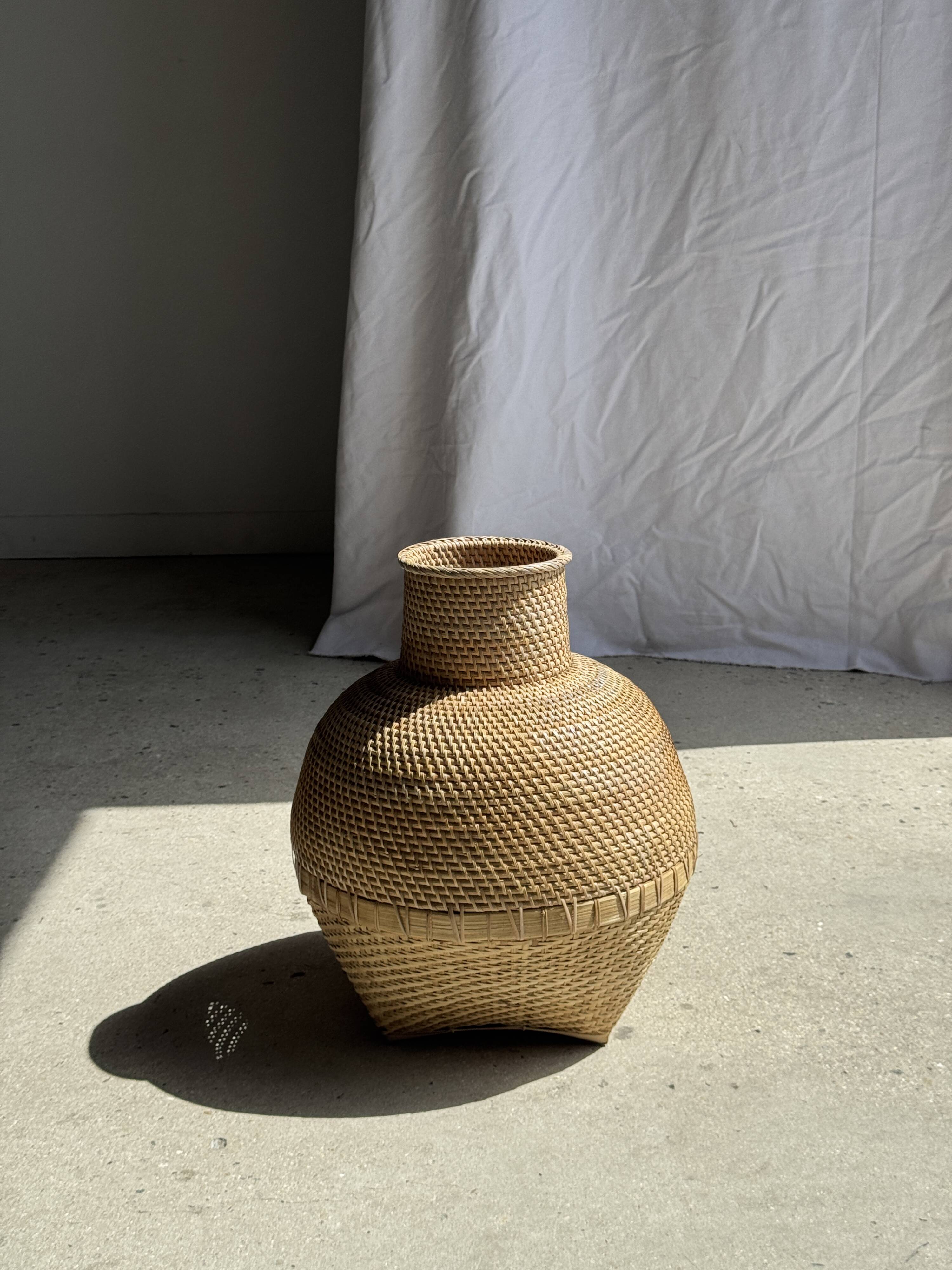 Basket jar in traditional Indonesian wickerwork H48 D40