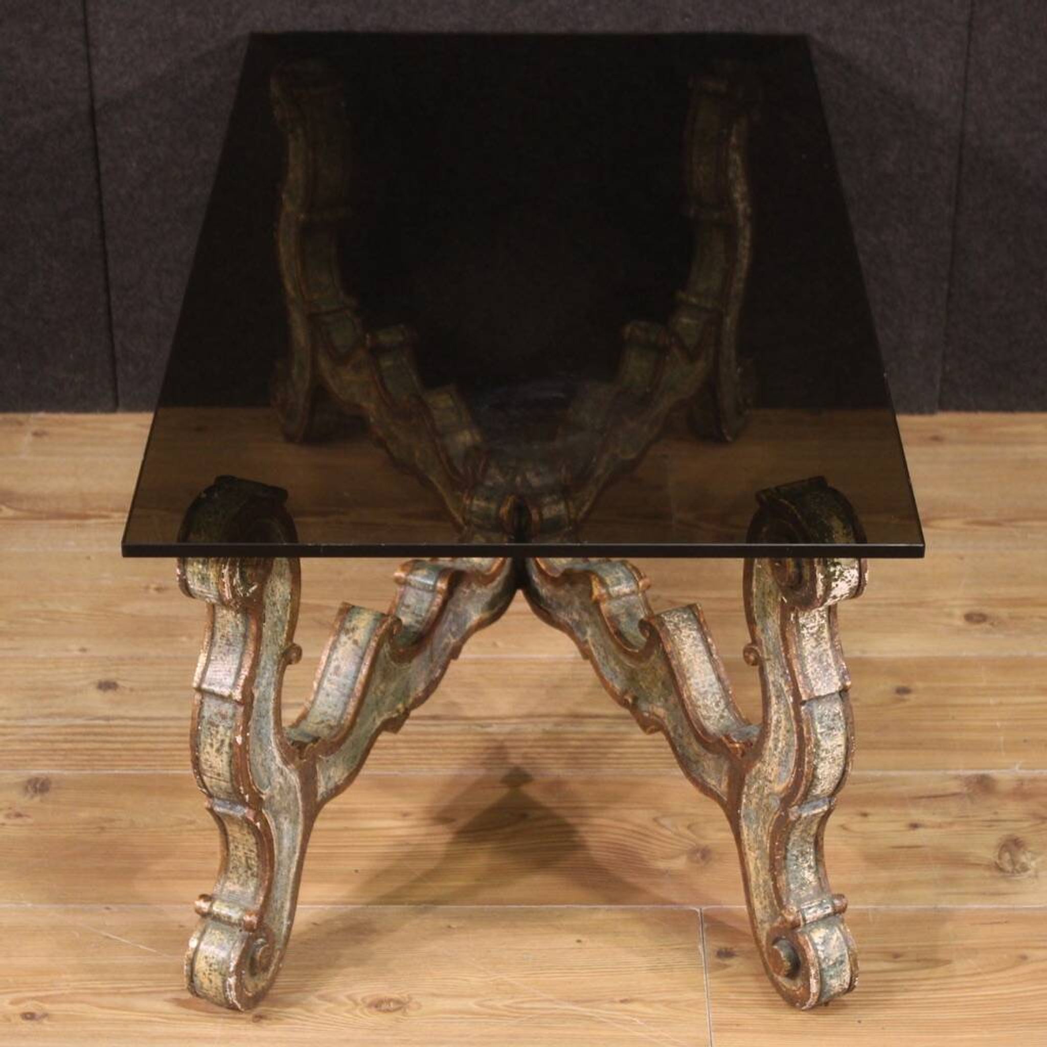 Table basse en bois laqué des années 1960