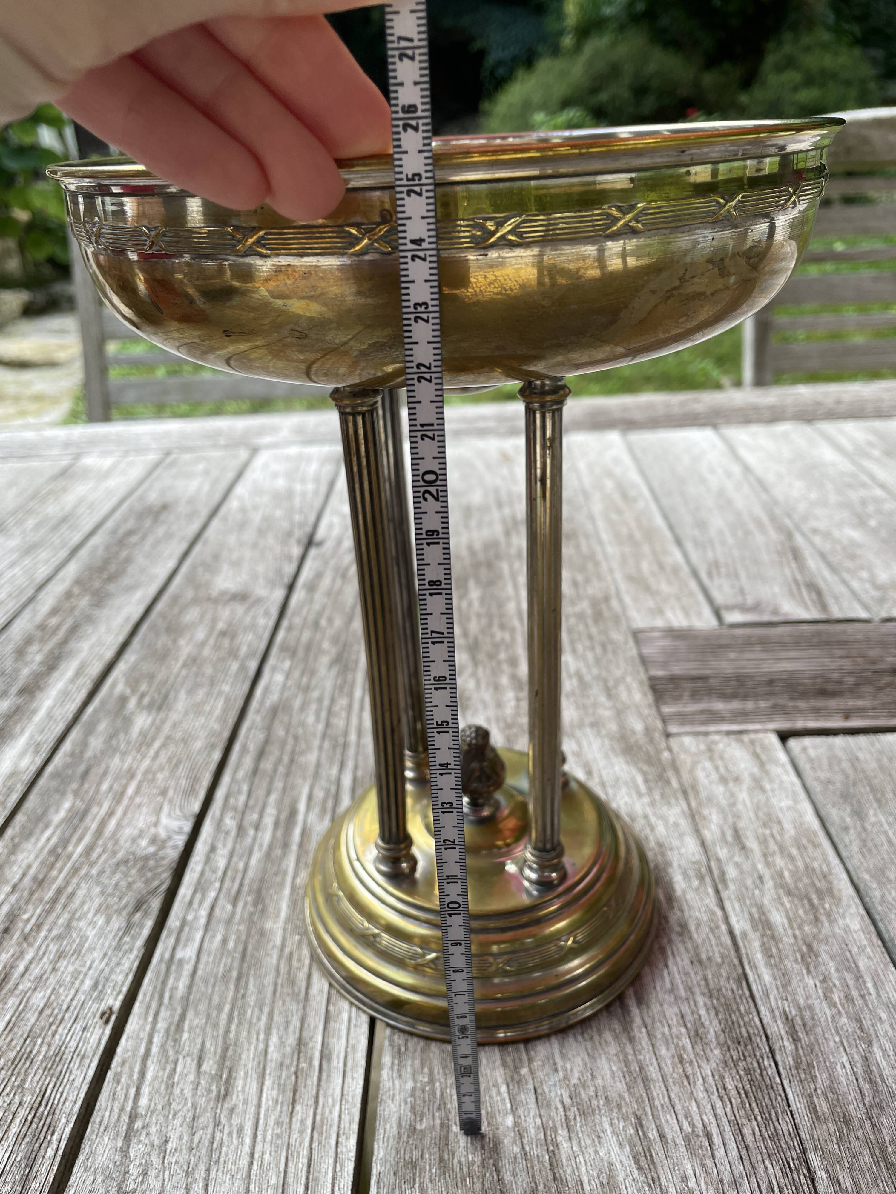 Antique Centerpiece Fruit Bowl in Gilded Brass with Fine Chiseled Glass Bowl