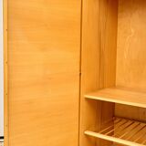 Armoire à deux portes conçue par Mojmír Požár, Tchécoslovaquie, années 1960.