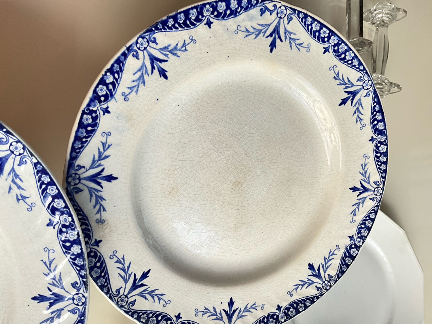 2 cake plates 'iron earth'