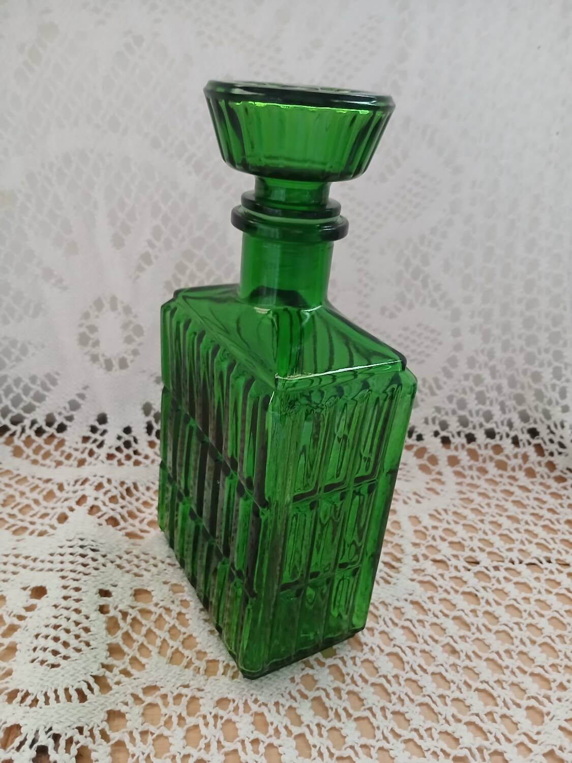 Carafe ancienne en verre pressé italien