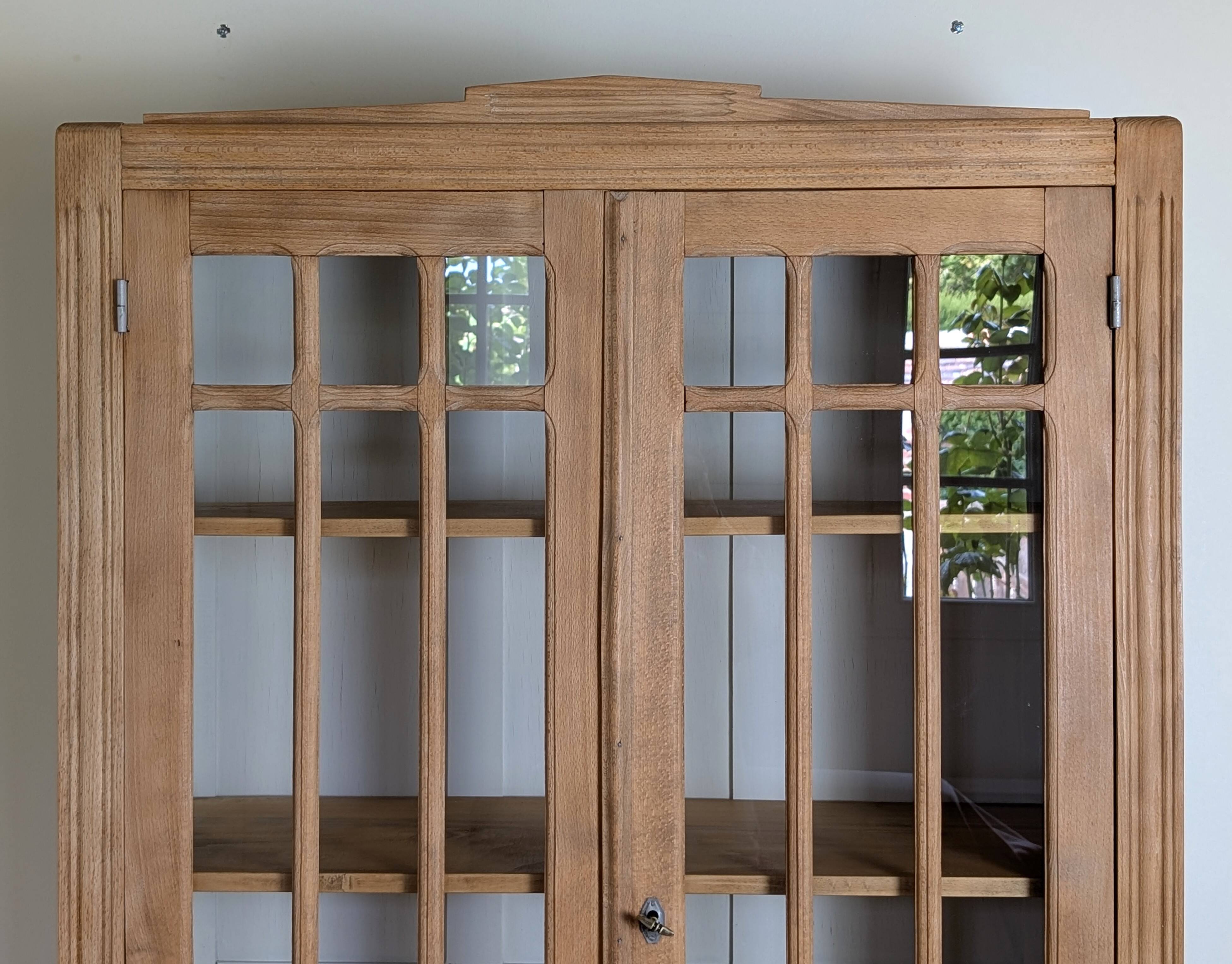 Armoire parisienne vitrée