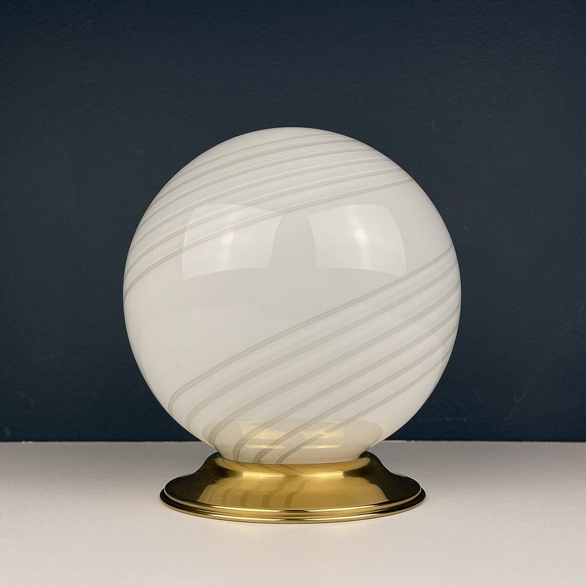 Vintage table lamp in white Murano glass, Italy, 1970s.