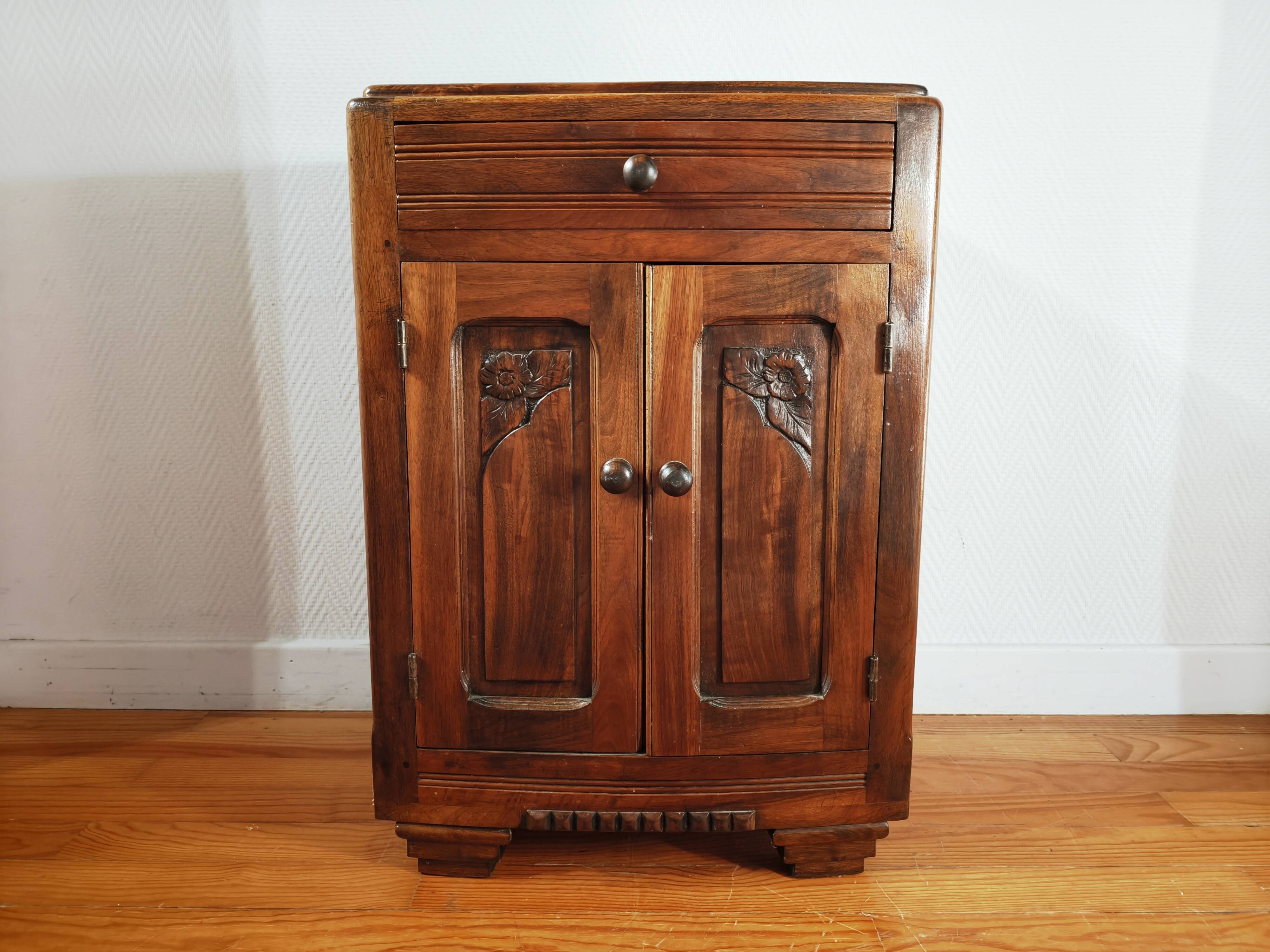 Confiturier en noyer – meuble de rangement ancien 1930-40