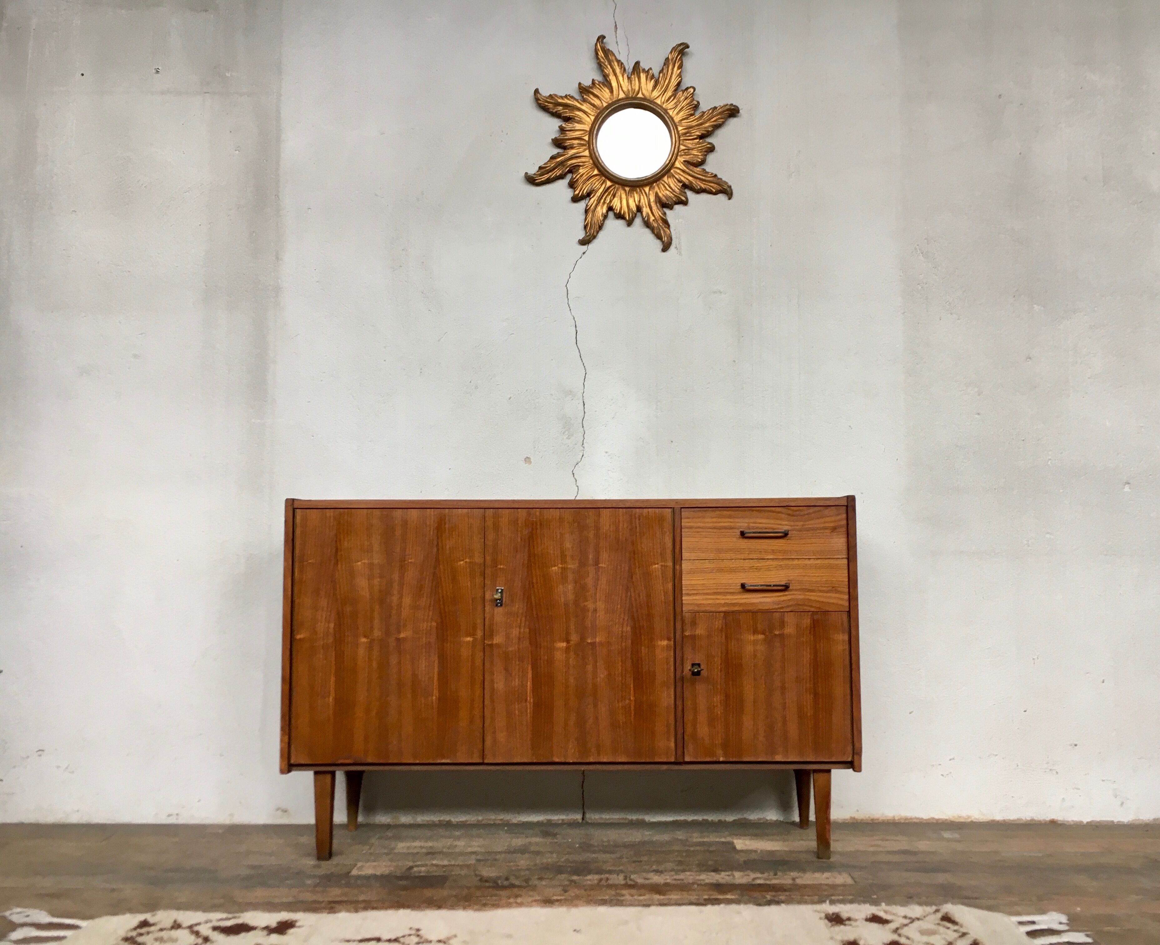 Vintage enfilade - walnut - 50/60 - Scandinavian style - spindle feet