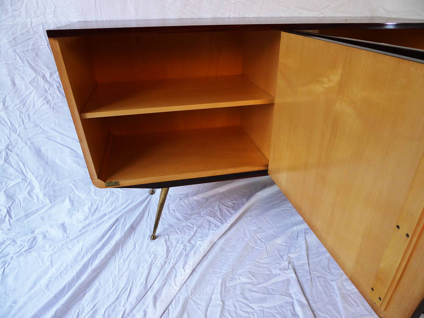 Chest of 2 doors with brass legs