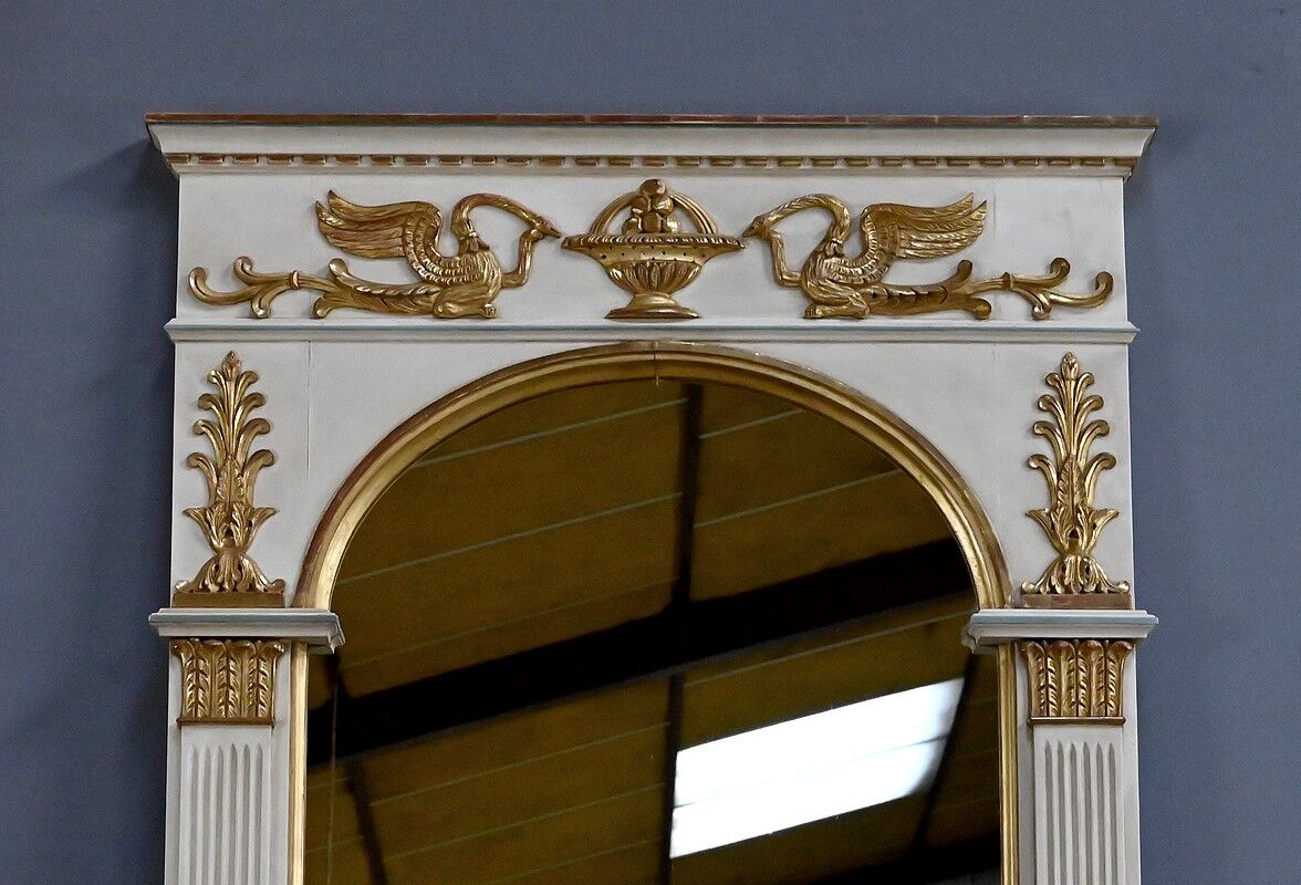 Large trumeau mirror, Directoire style – Early 20th century