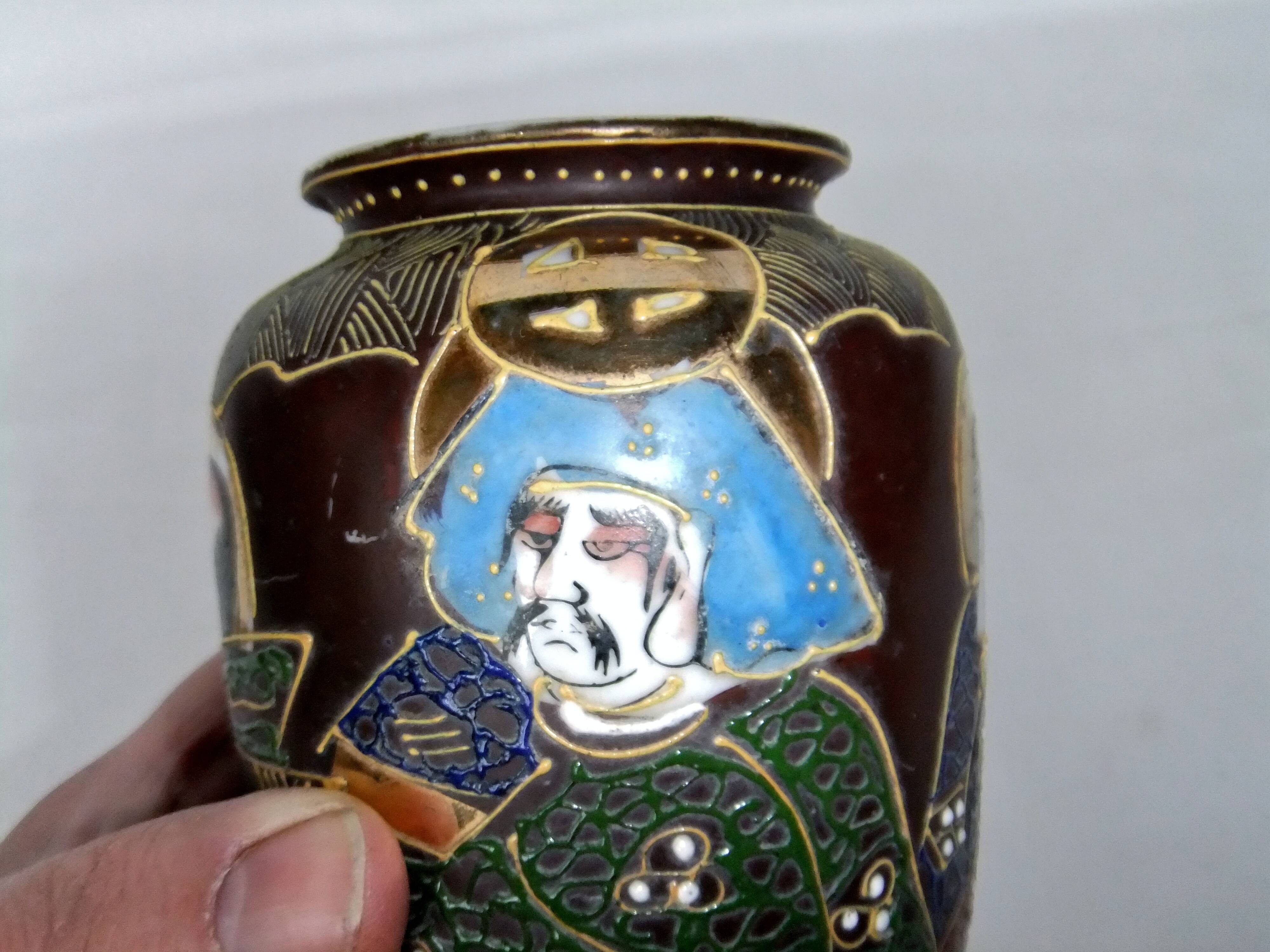 Vase of Japan Satsuma enamelled signature red stamp porcelain