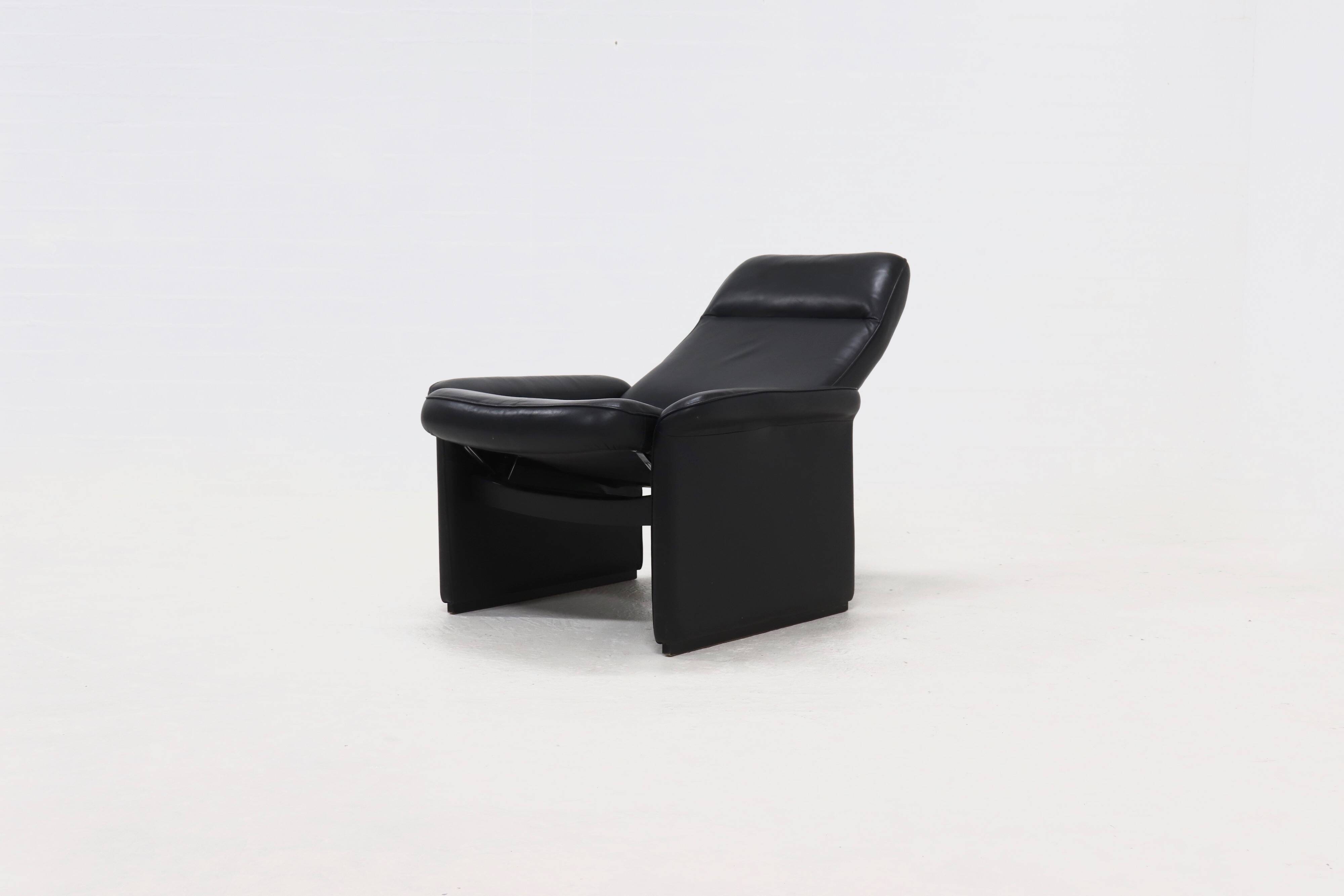 DS50 black leather lounge chair by De Sede Switzerland 1980s