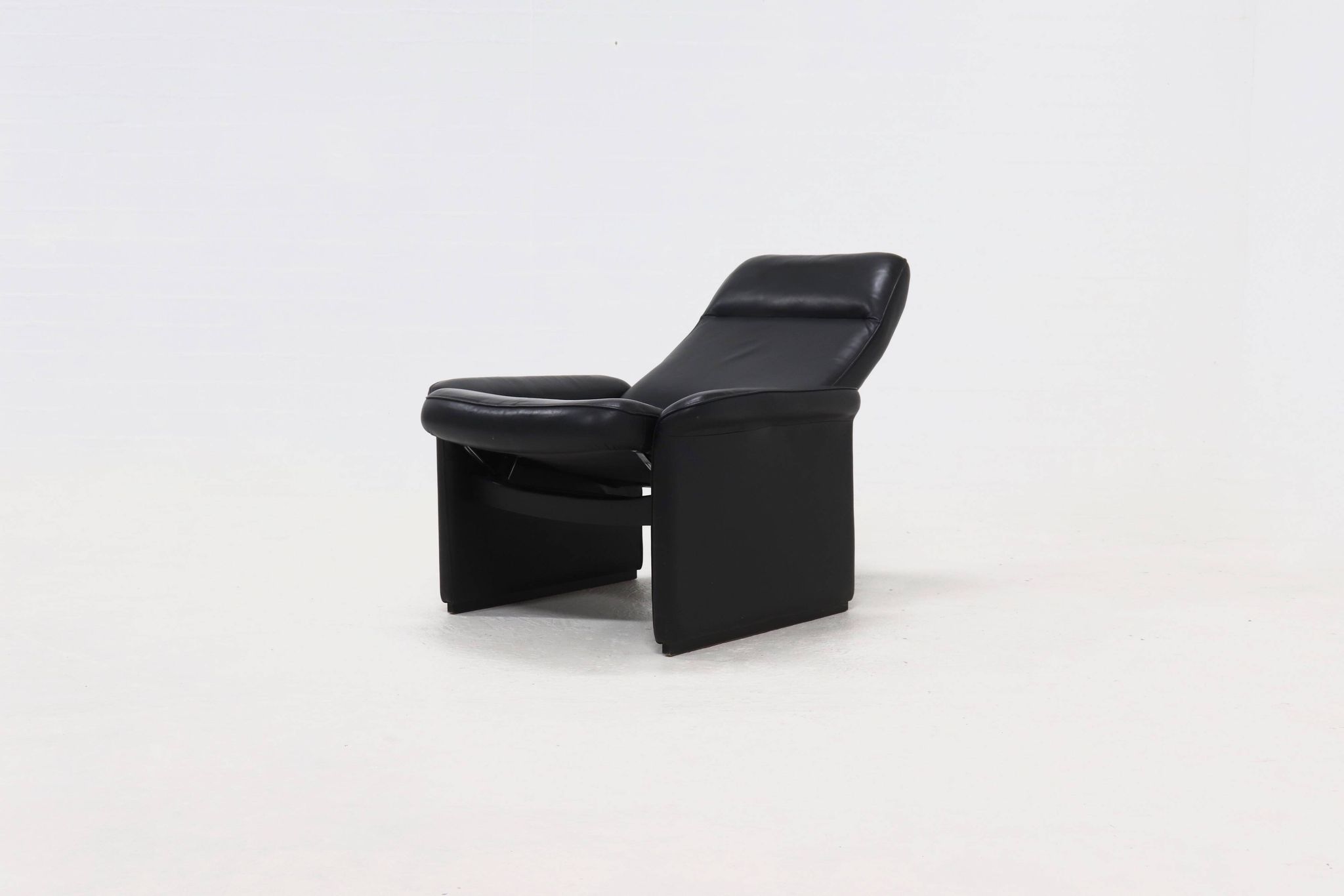 Fauteuil de salon DS50 en cuir noir par De Sede Suisse années 1980
