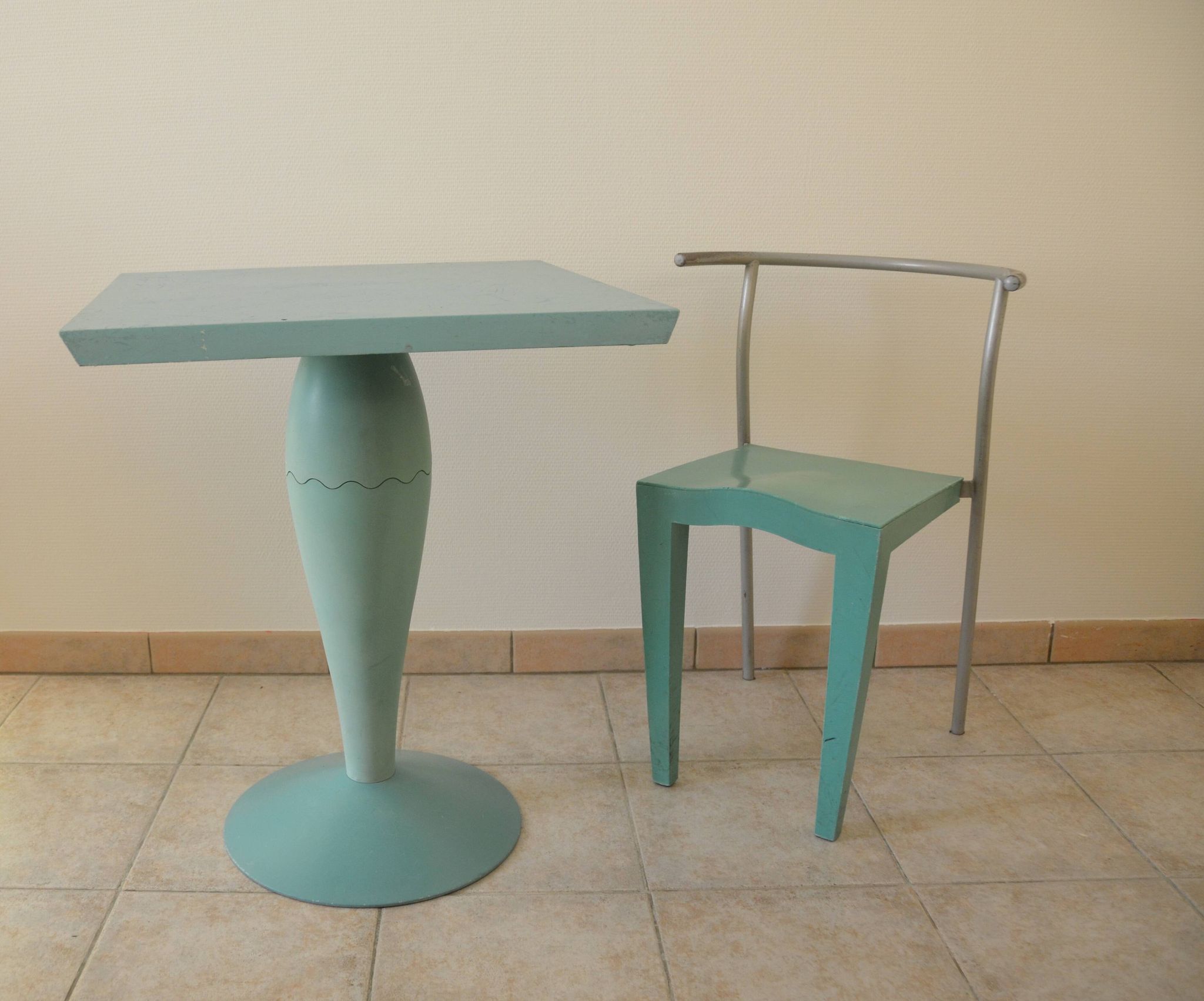 Table Miss Balu and 1 chair Dr Glob, Starck