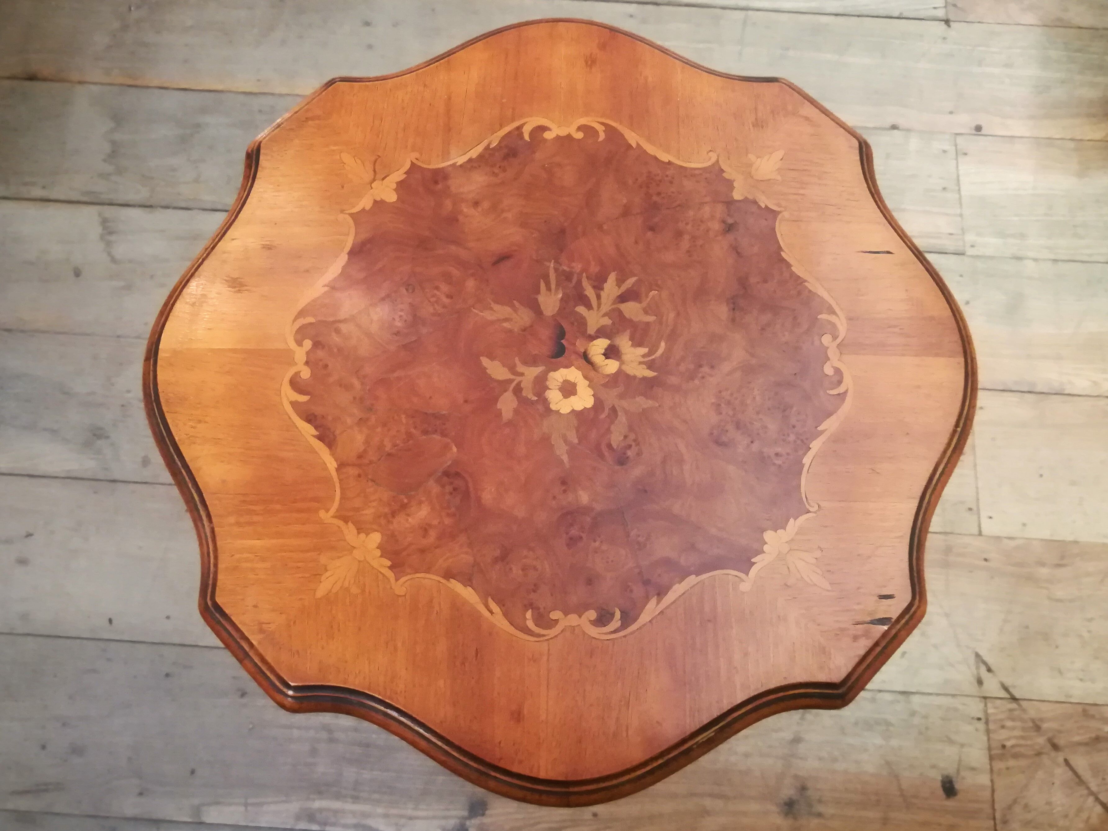 Guéridon en marqueterie