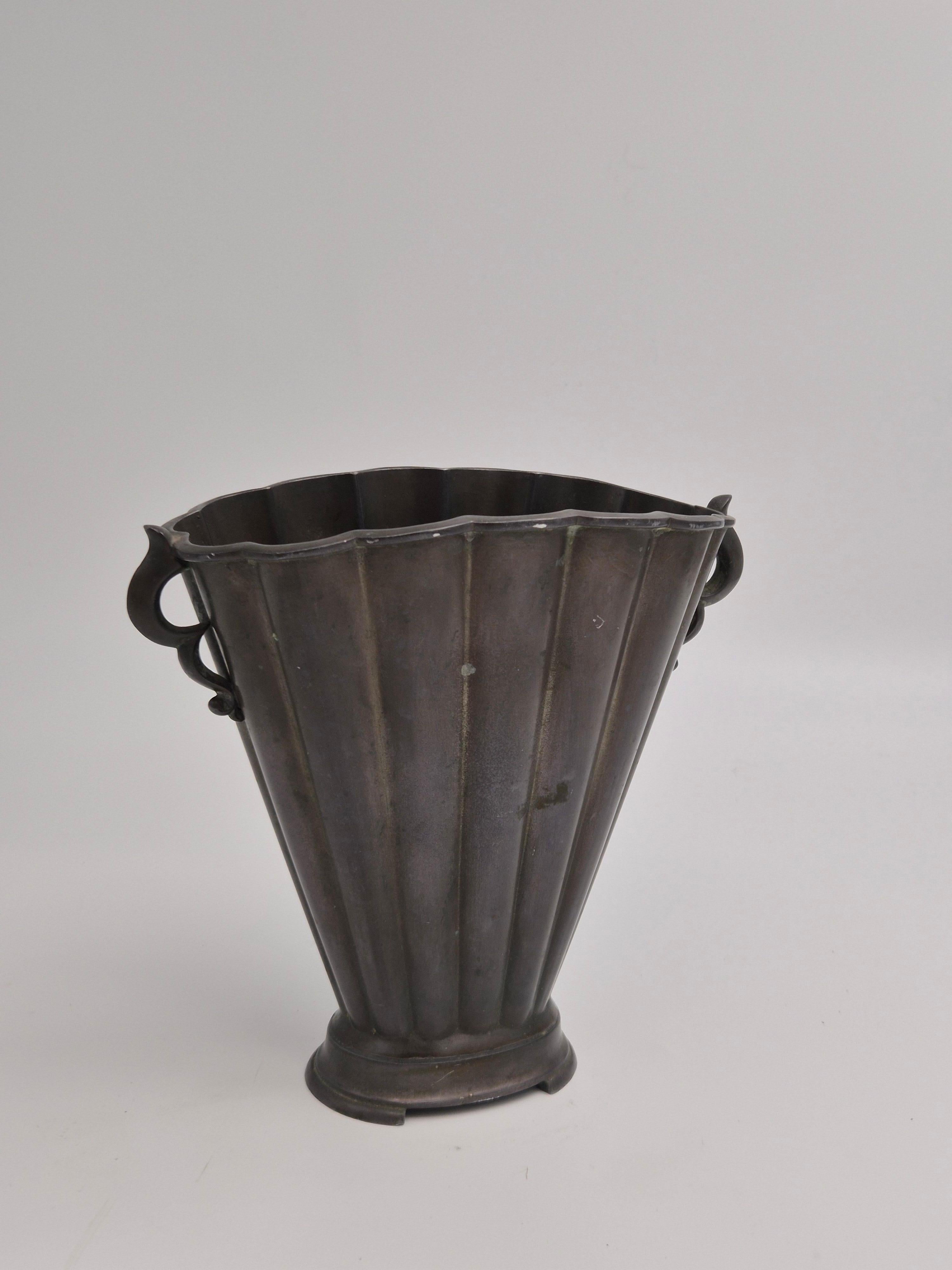 Vase sculptural en Diskometal par Just Andersen, années 1930 / Grâce danoise / Art Déco