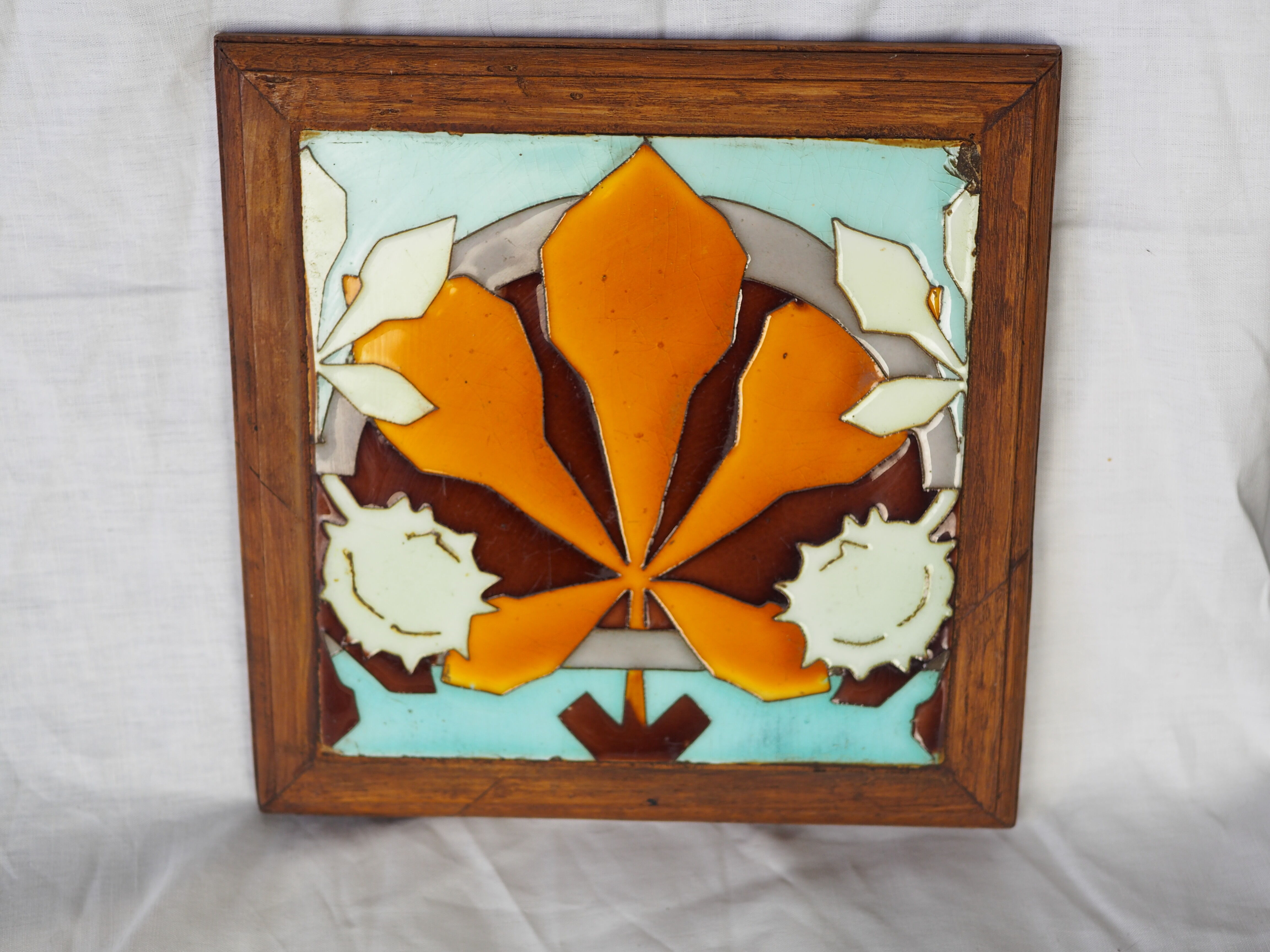 Leaf earthenware checkered underside and maronnier bug - autumn atmosphere - deb. XXth