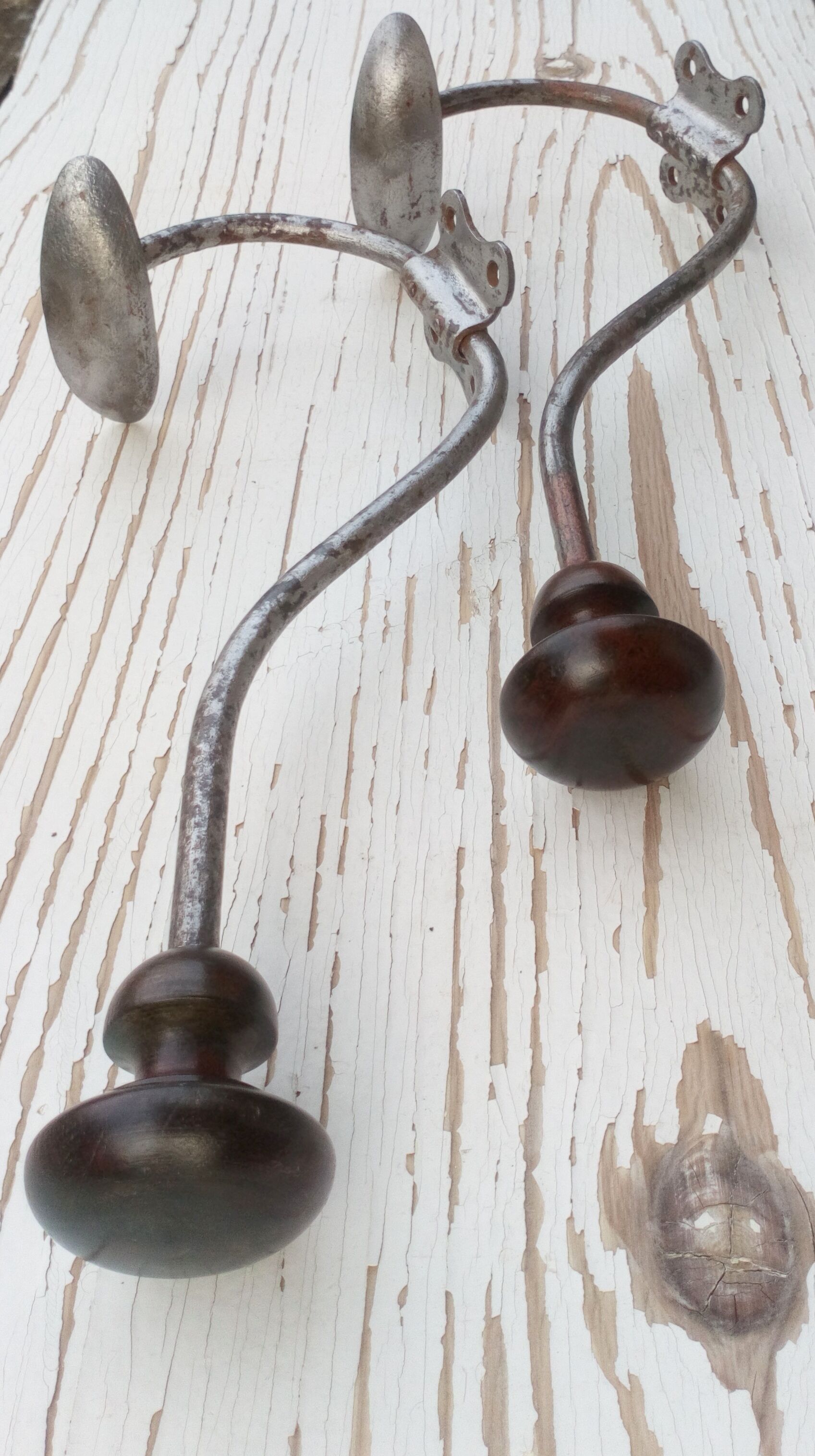 Double hooks in metal and wood