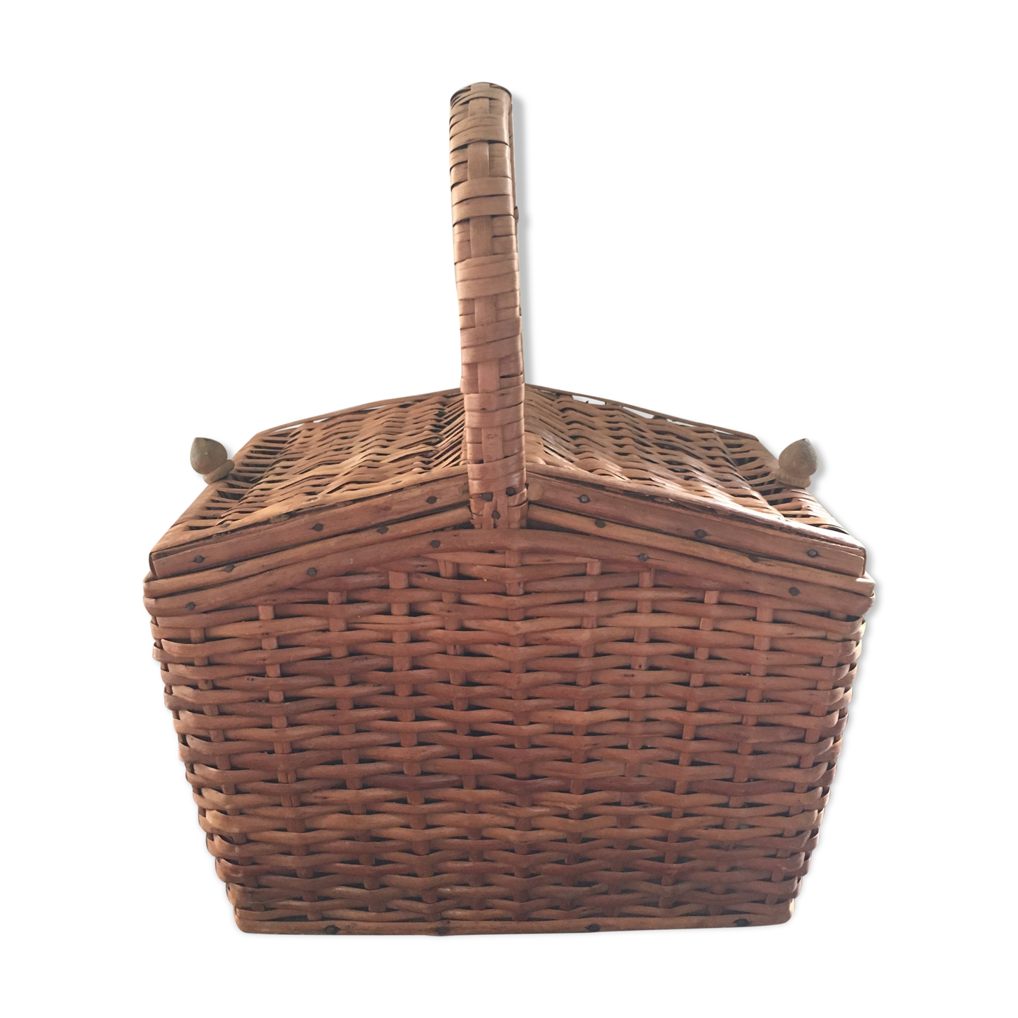 Double flap wicker basket
