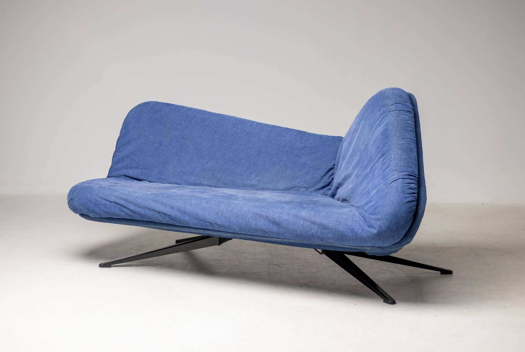 Arflex "Ribalta" adjustable daybed by Fabrizio Ballardini - Italian Versatility