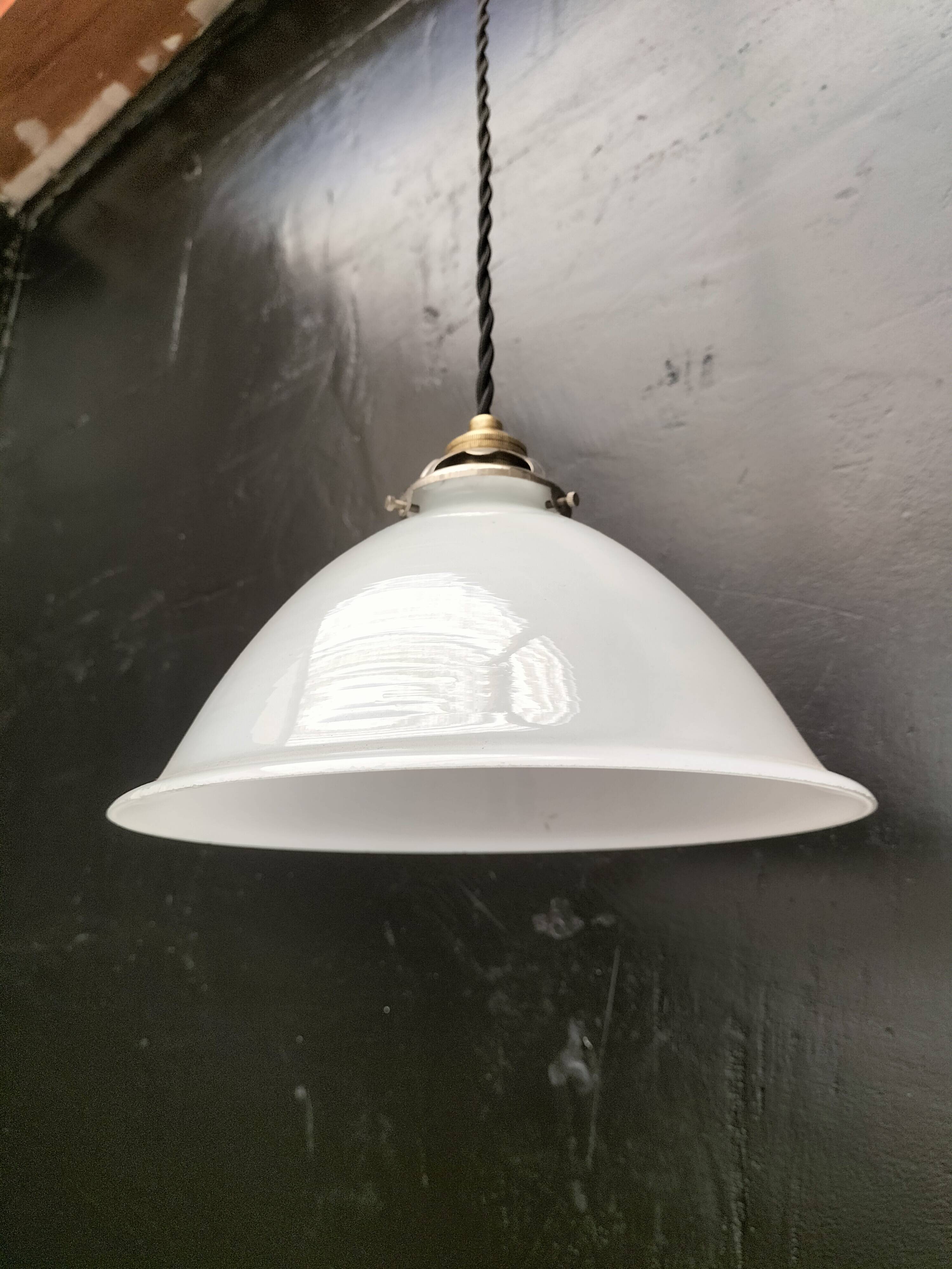 Opaline suspension