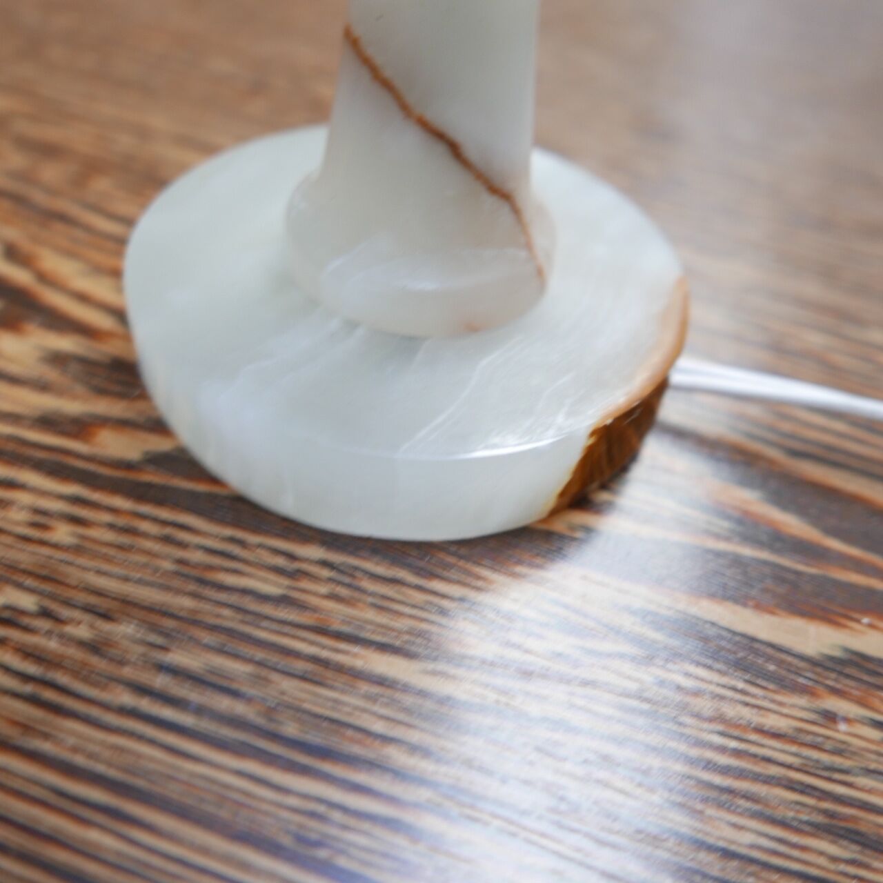 Onyx Alabster Mid-Century English Table Lamp