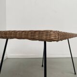 Table basse osier tressé et métal 1960
