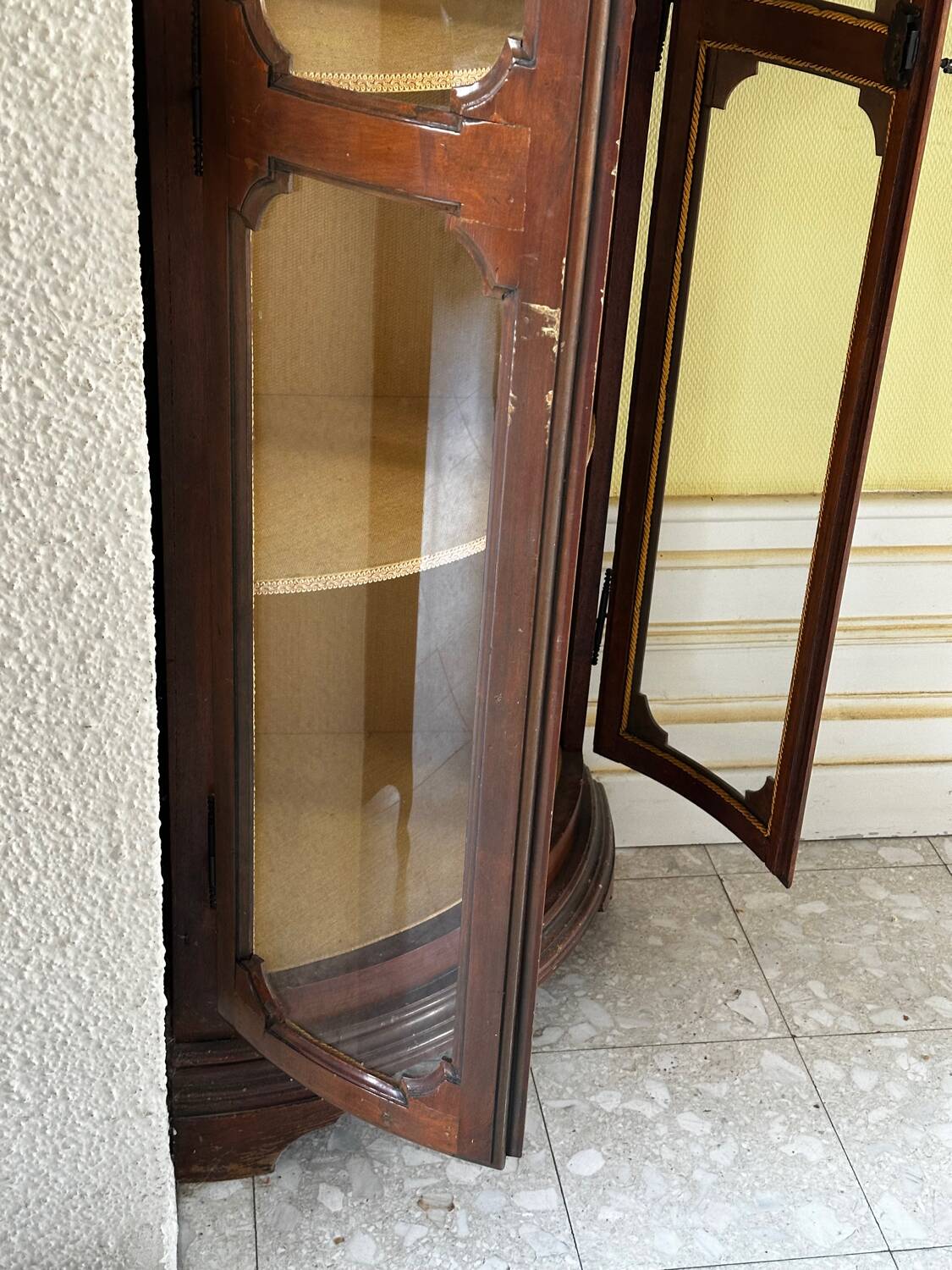 Corner display cabinet veneered in mahogany - Victorian - 20th century