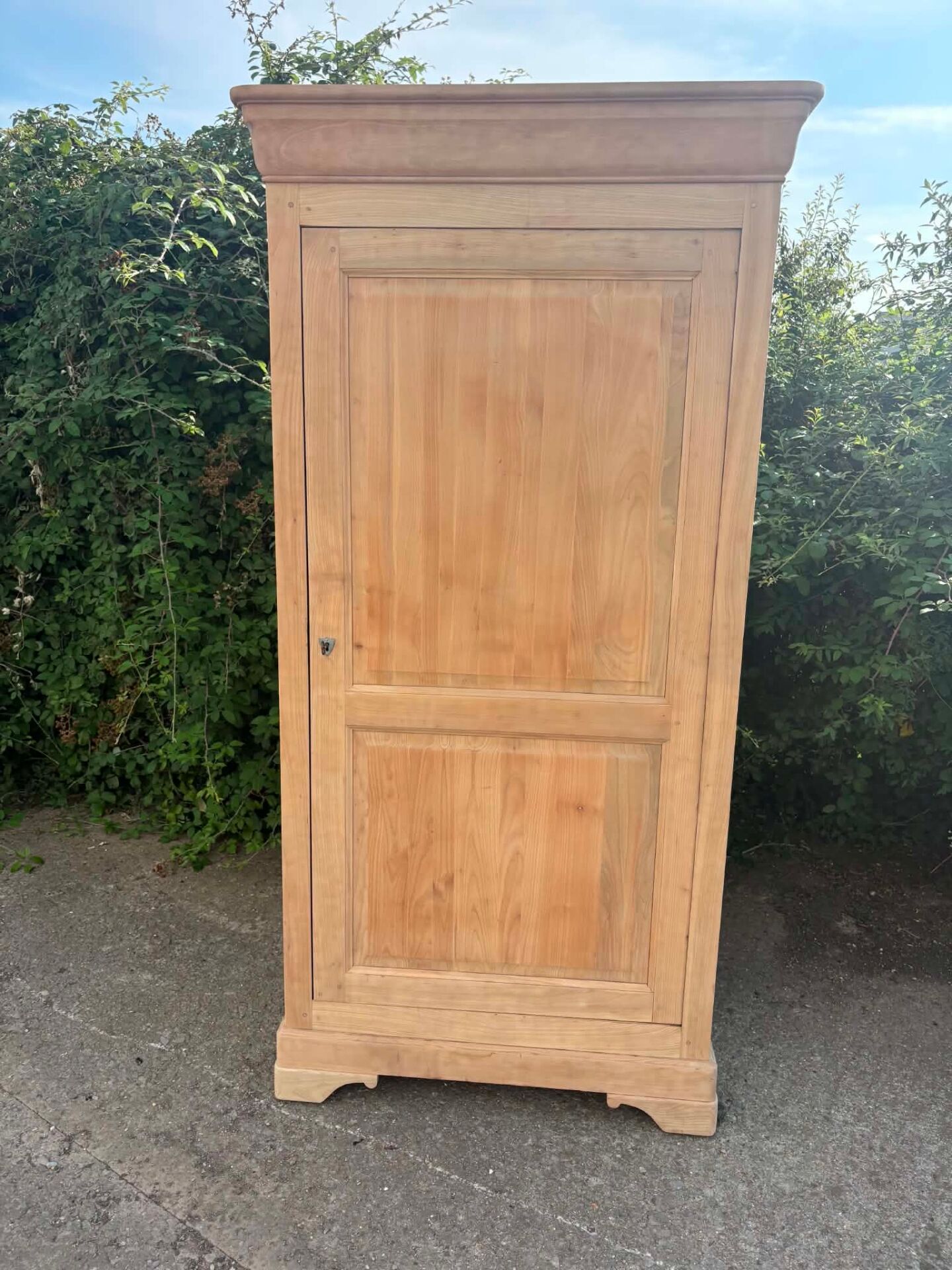 Antique bonnetière