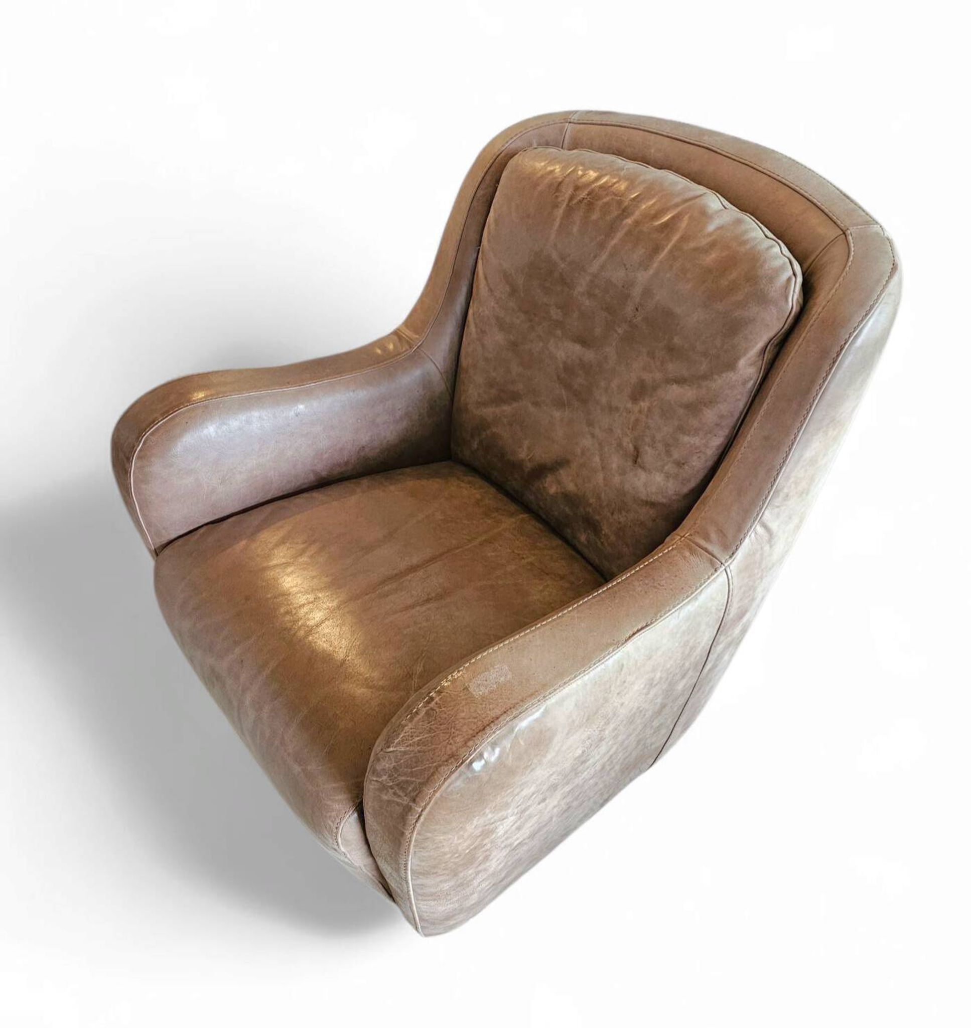 2 fauteuils en cuir marron édités par Natuzzi, années 1980