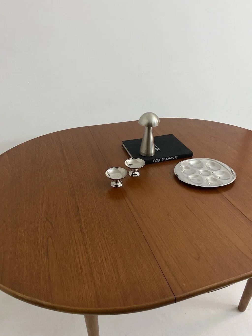 Vintage extendable table by Jentique