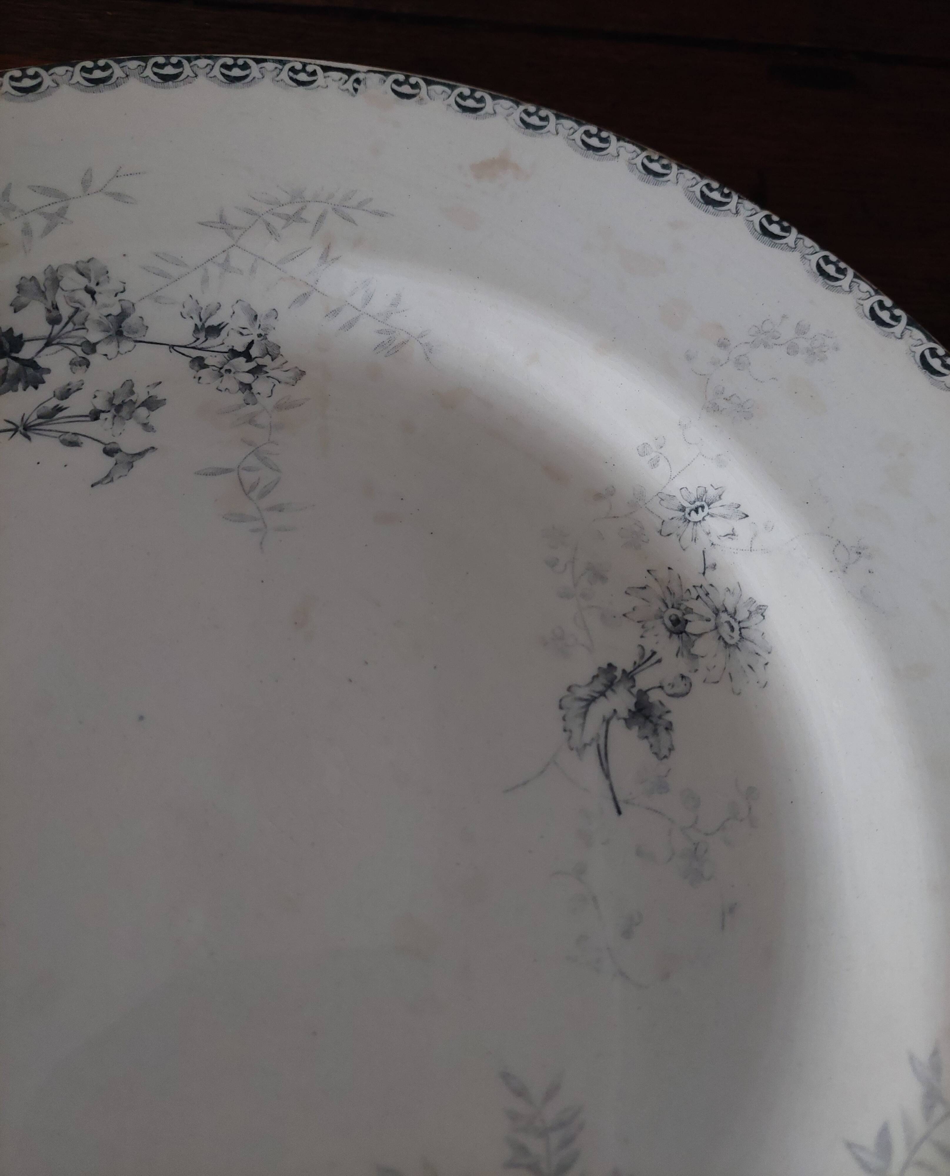 Round serving dish iron earth Ht Boulenger & Cie Choisy le Roi decor Roscoff