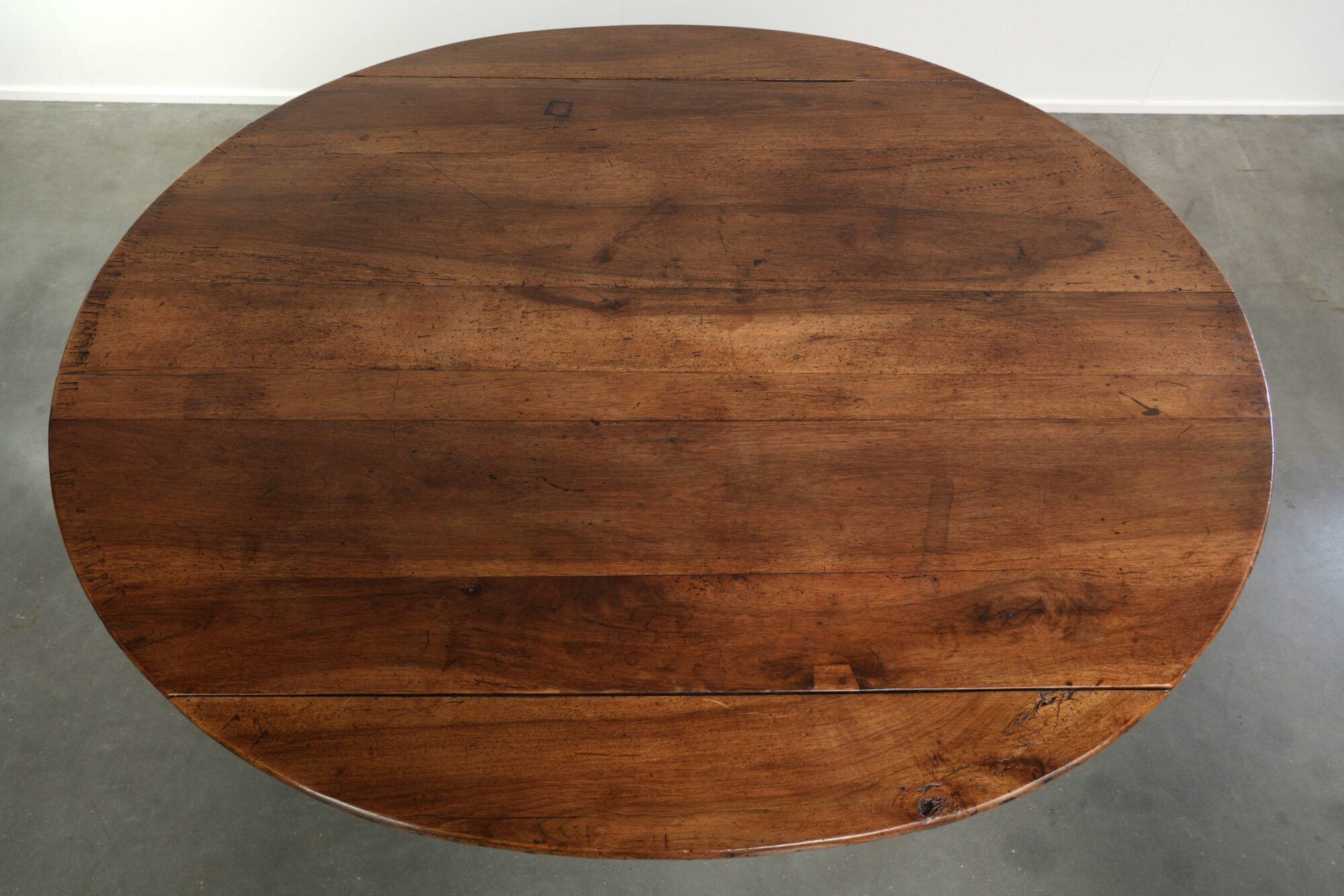 Table de ferme antique française ovale/ronde du 19ème siècle