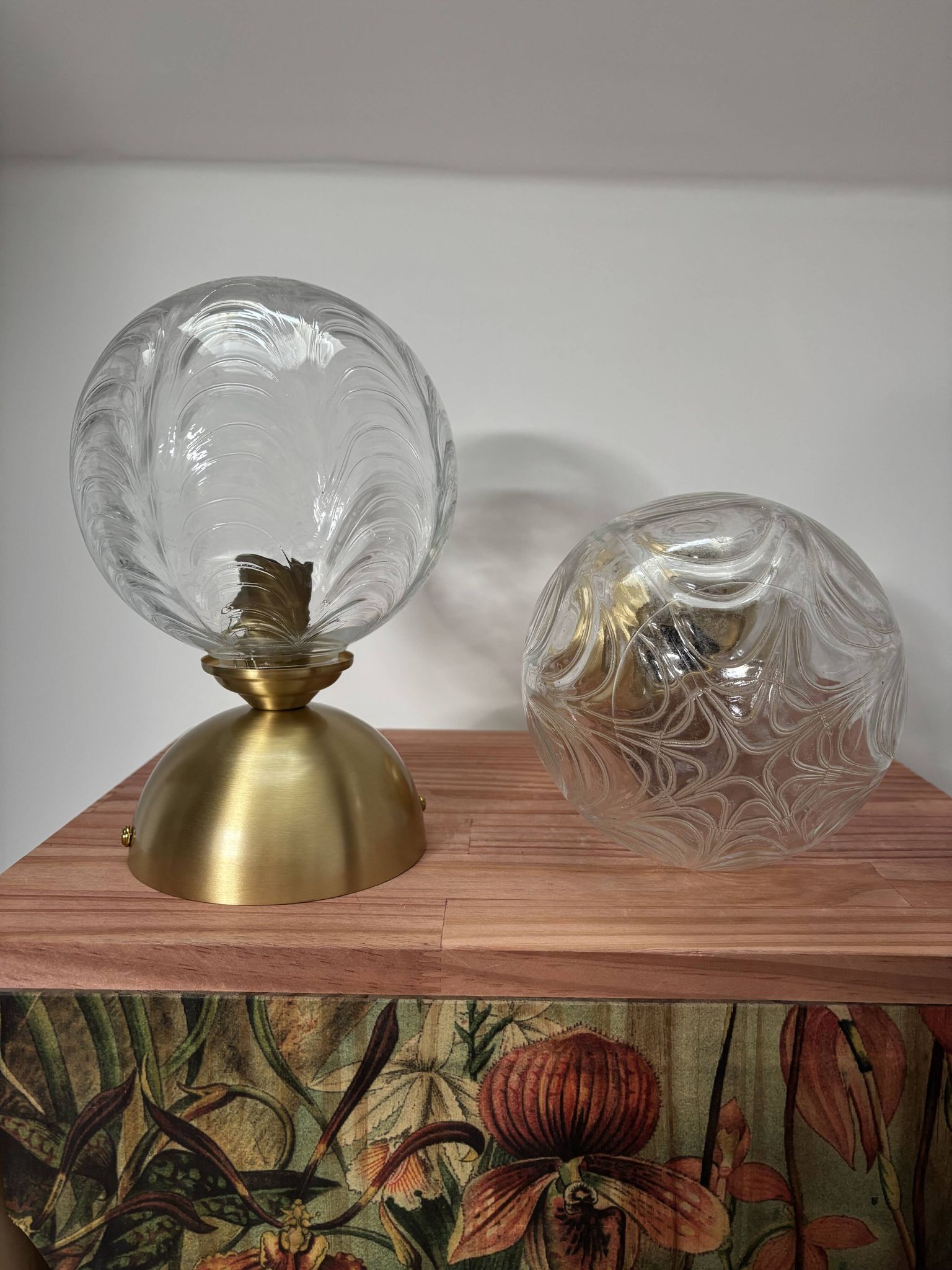 Paire d’appliques murales - ou plafonniers - boules