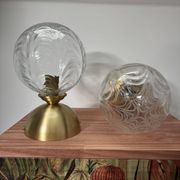 Paire d’appliques murales - ou plafonniers - boules