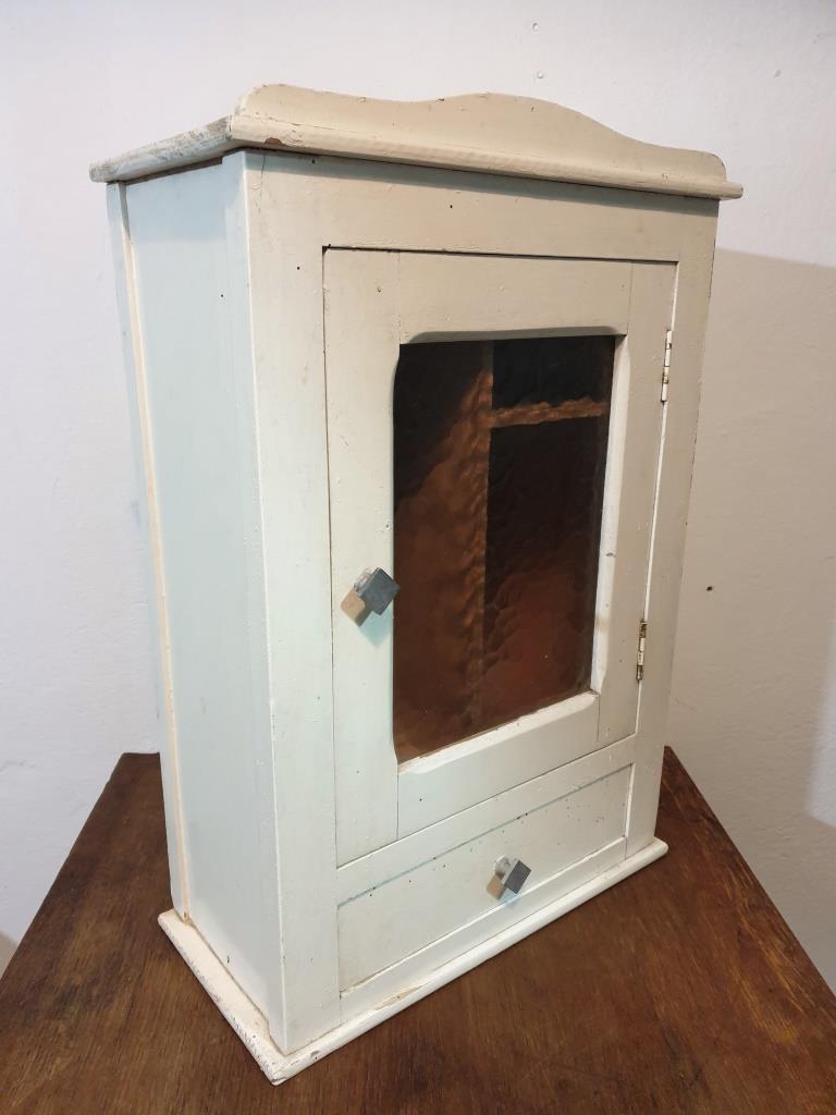 Pharmacy cabinet