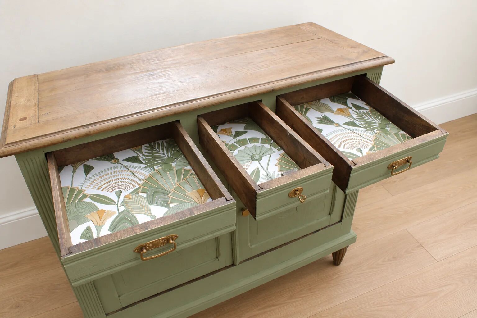 Antique art deco buffet in solid oak – pure lizard green & paint and natural wood – 121 cm