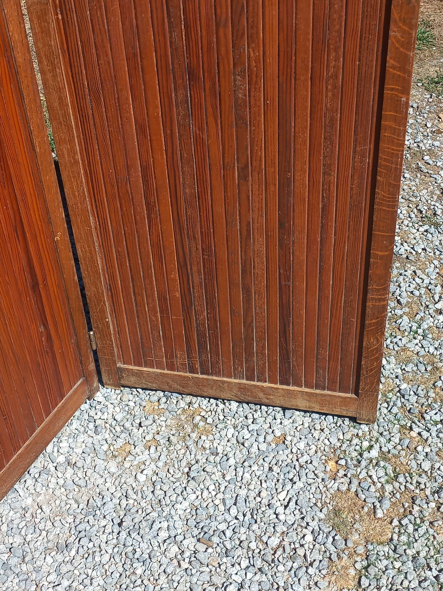 1930s bistro screen with slats