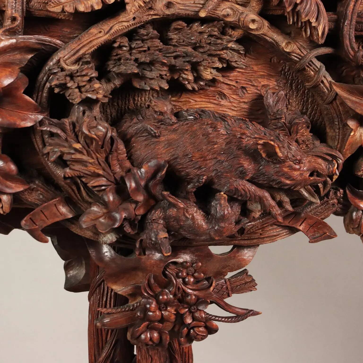 Jardinière ancienne néo-baroque en noyer, Suisse '800