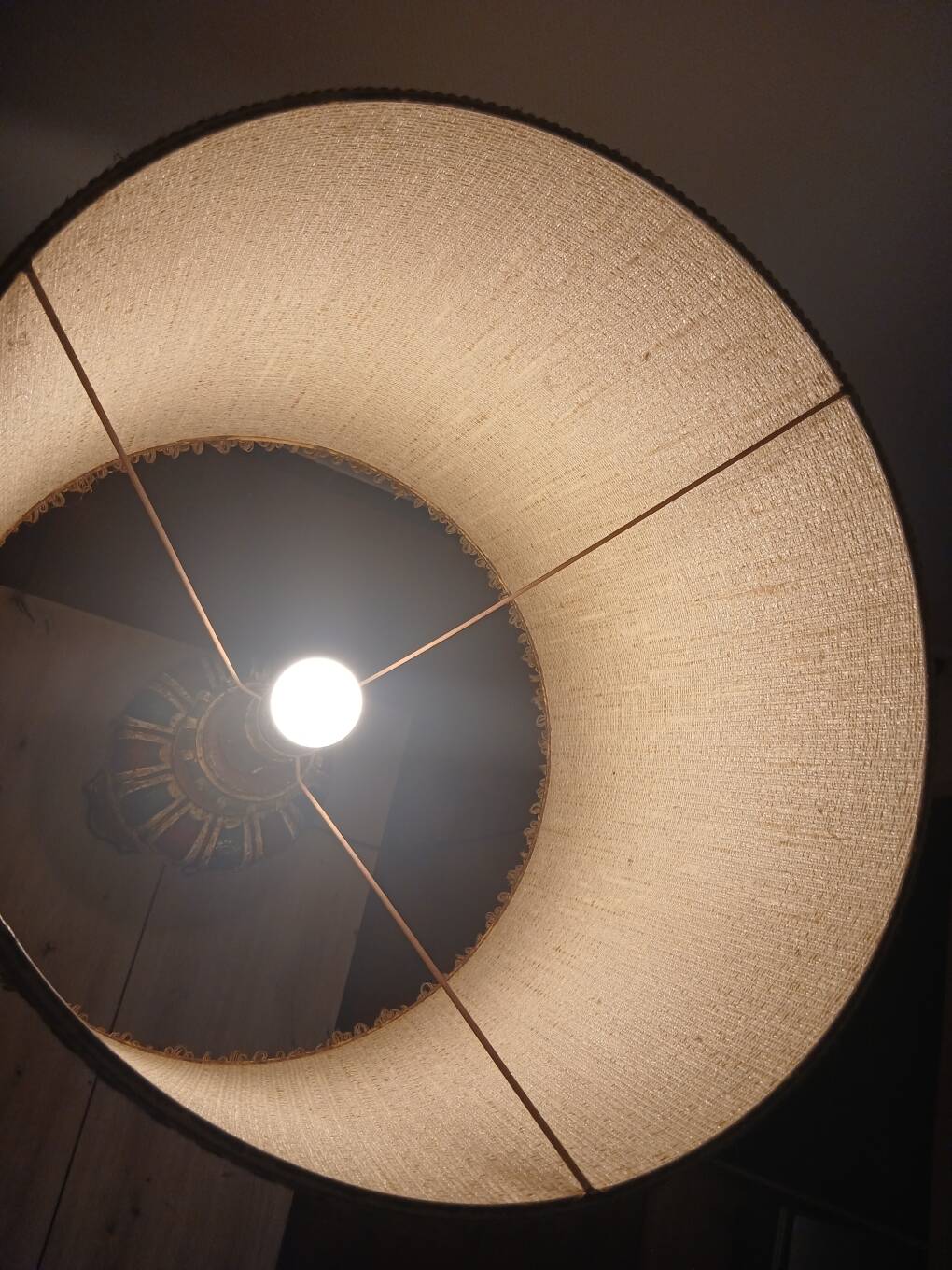 Vintage 1960s Venetian lamp – wooden base – Total height: 1.00 m