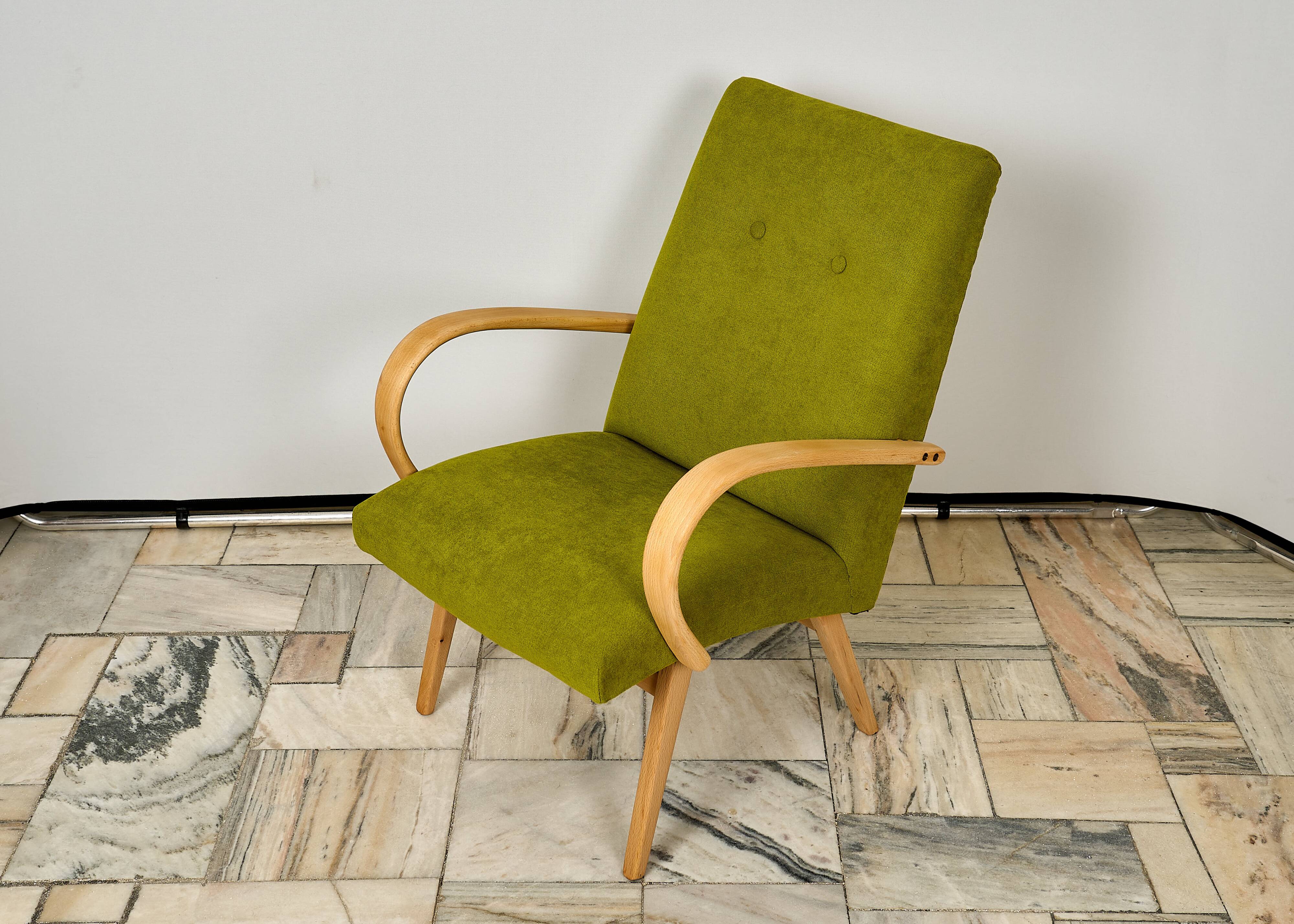 Armchair designed by Jaroslav Smidek for Ton, Czechoslovakia 1960s.
