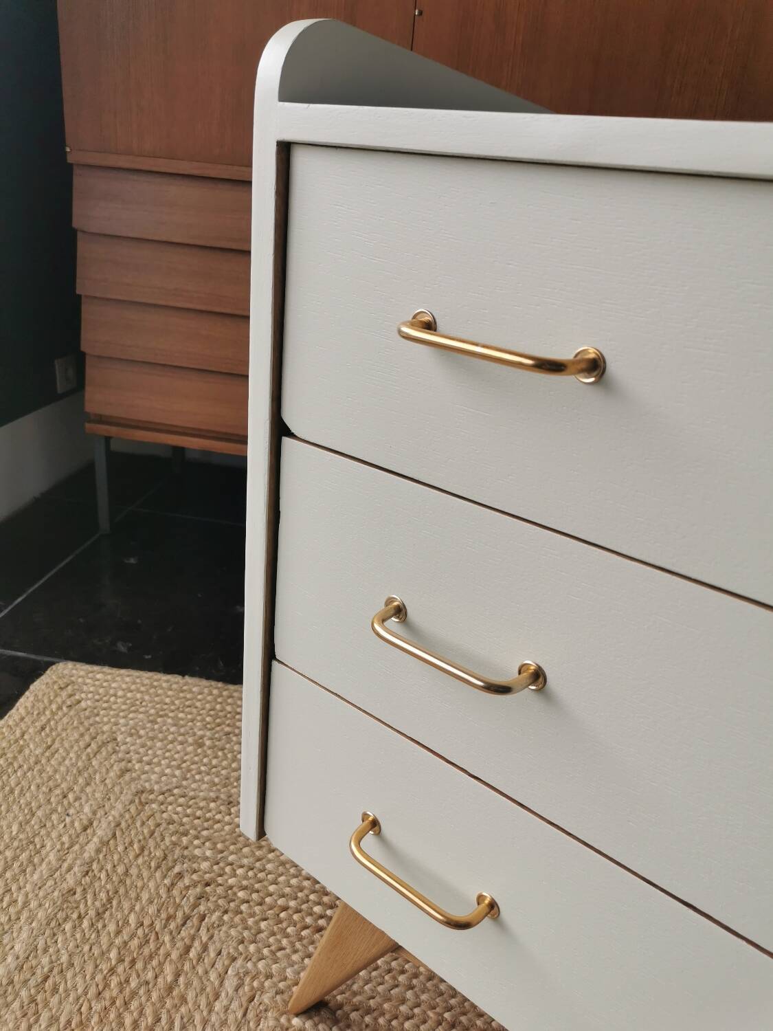 Commode vintage pieds compas